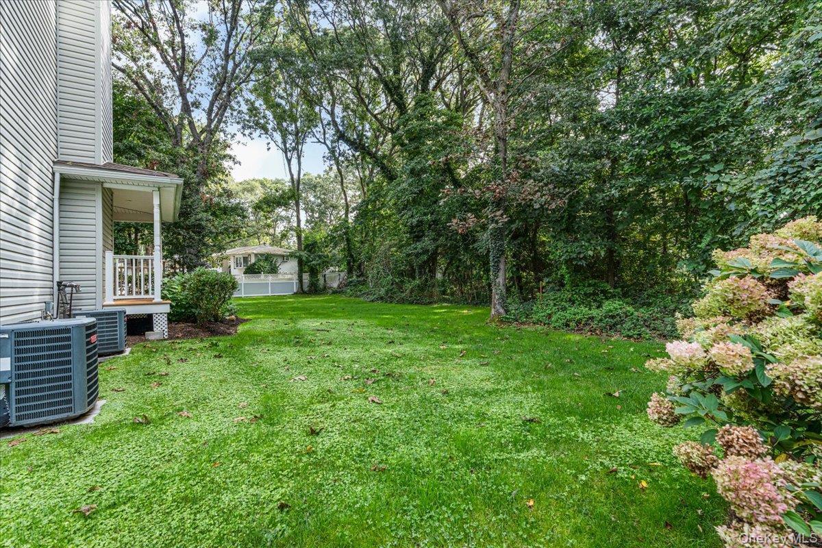Single Family State Place Suffolk County, NY 11743, MLS-1055011-25