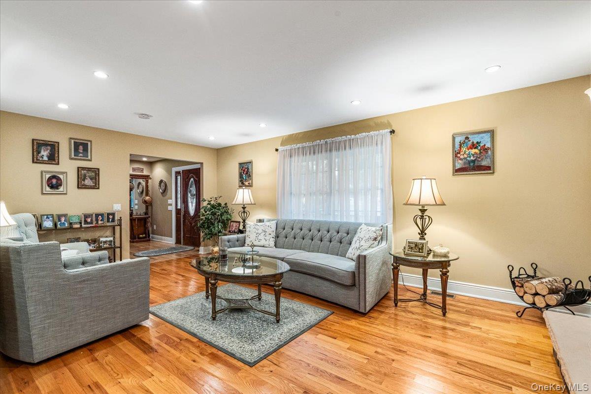Single Family State Place Suffolk County, NY 11743, MLS-1055011-4