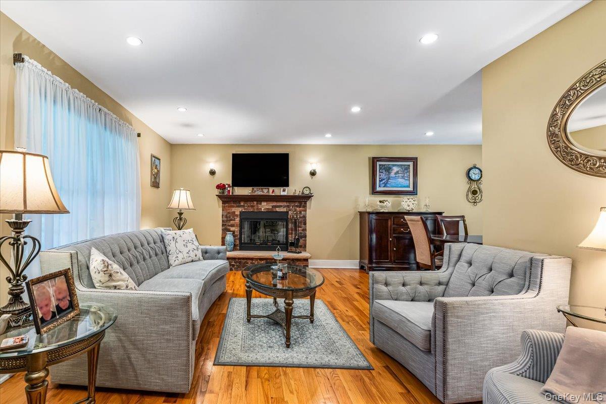 Single Family State Place Suffolk County, NY 11743, MLS-1055011-5