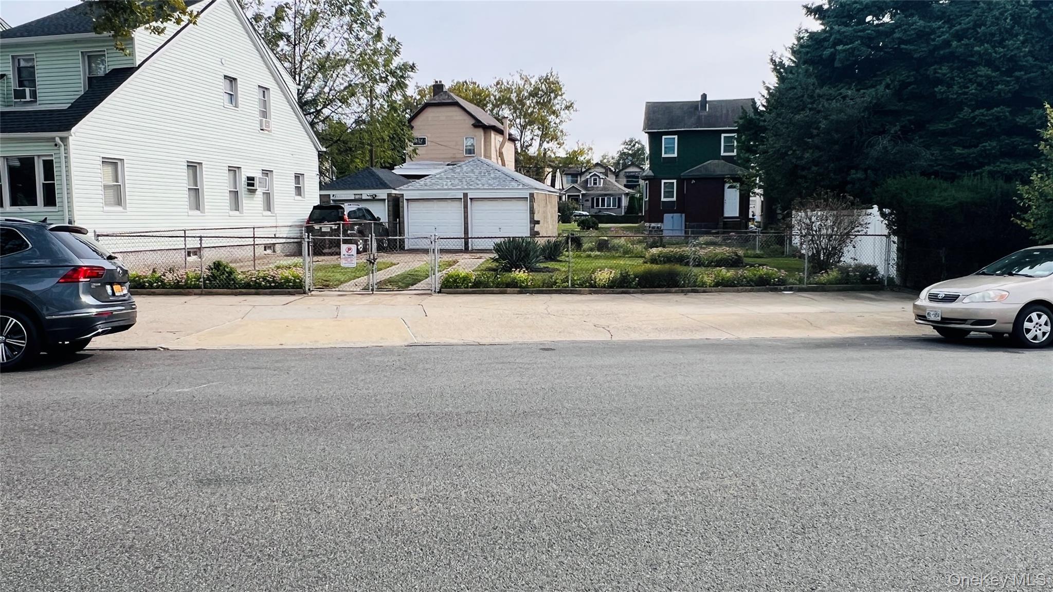 Single Family 58th Road  Queens, NY 11378, MLS-1055017-33