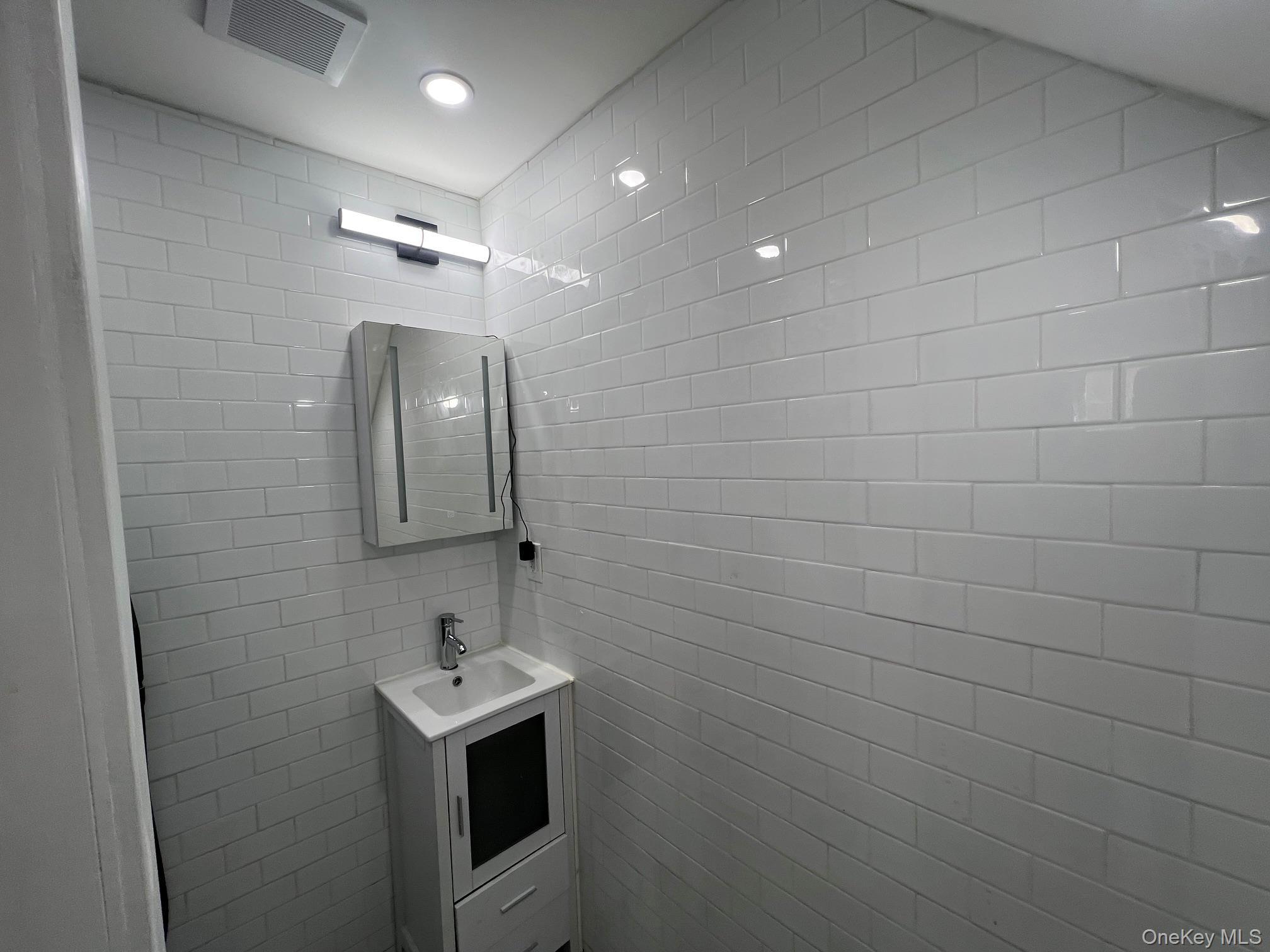 Single Family 109th Avenue Queens, NY 11433, MLS-1055059-6
