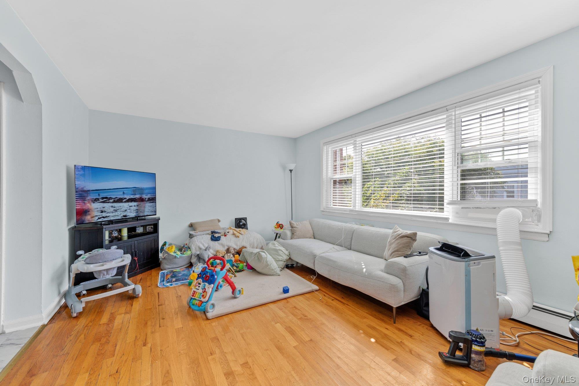 Single Family Zulette Avenue Bronx, NY 10461, MLS-1055071-13