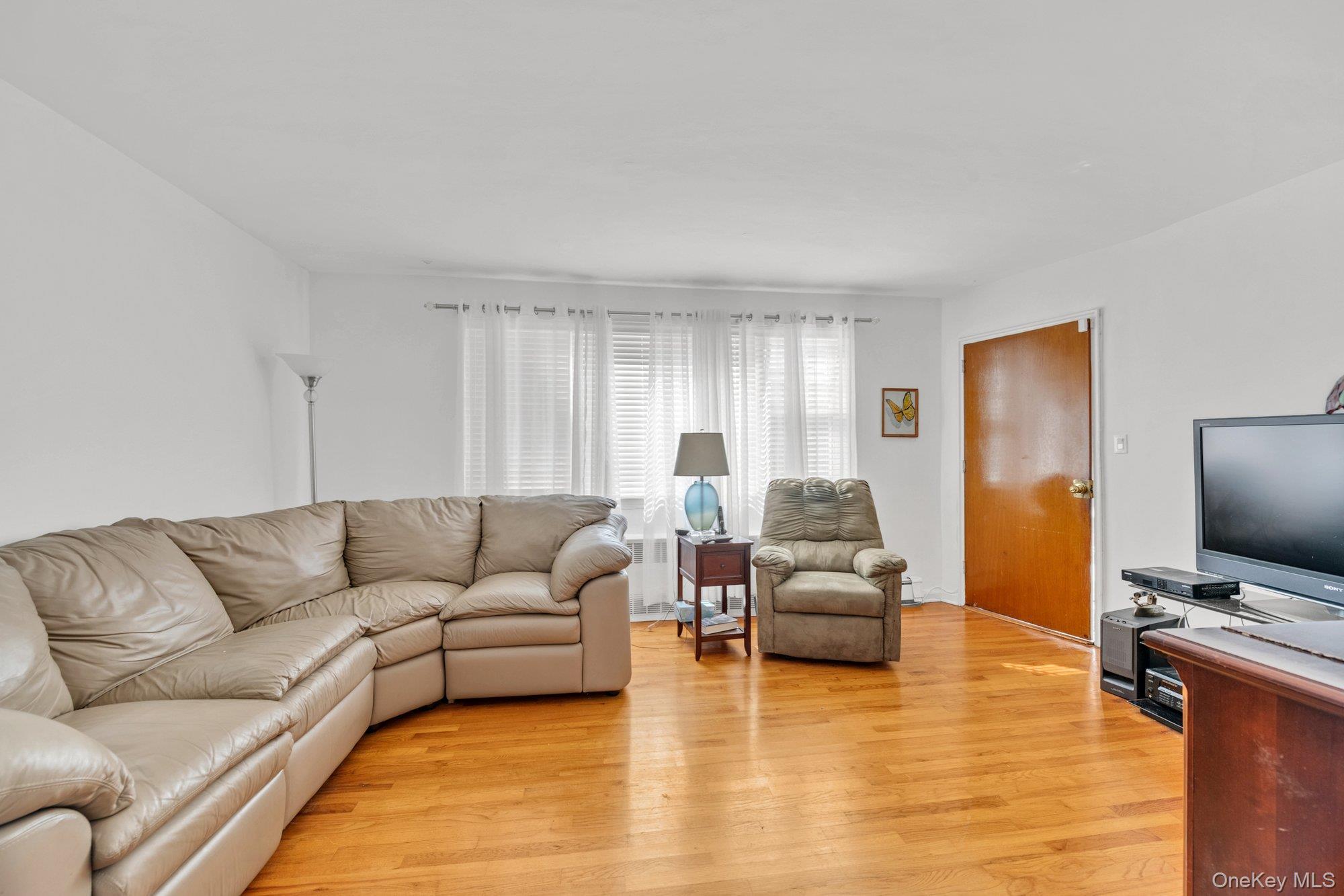 Single Family Zulette Avenue Bronx, NY 10461, MLS-1055071-2