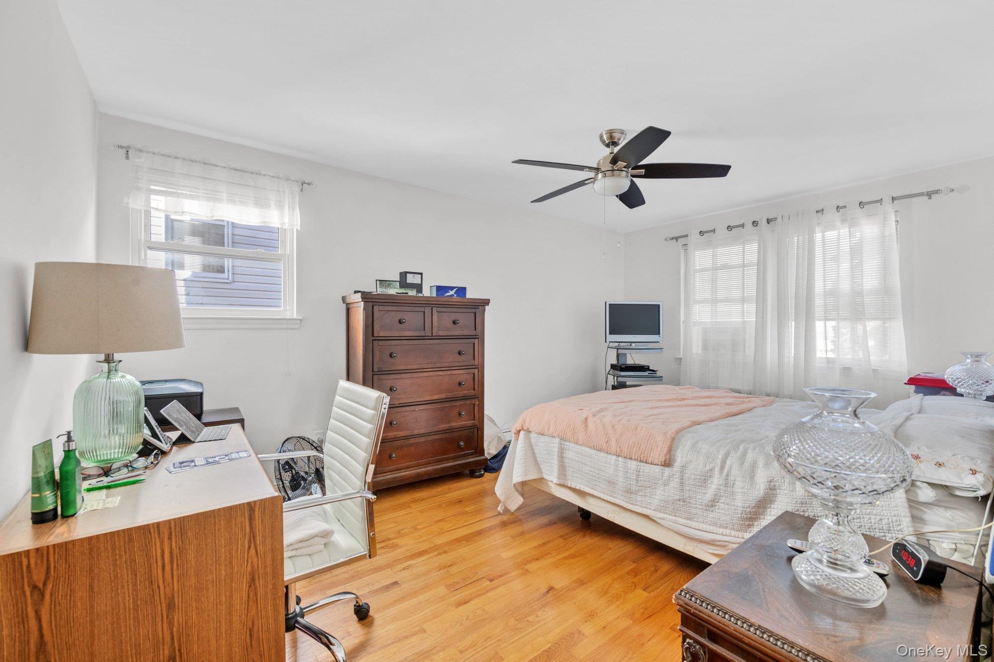 Single Family Zulette Avenue Bronx, NY 10461, MLS-1055071-3