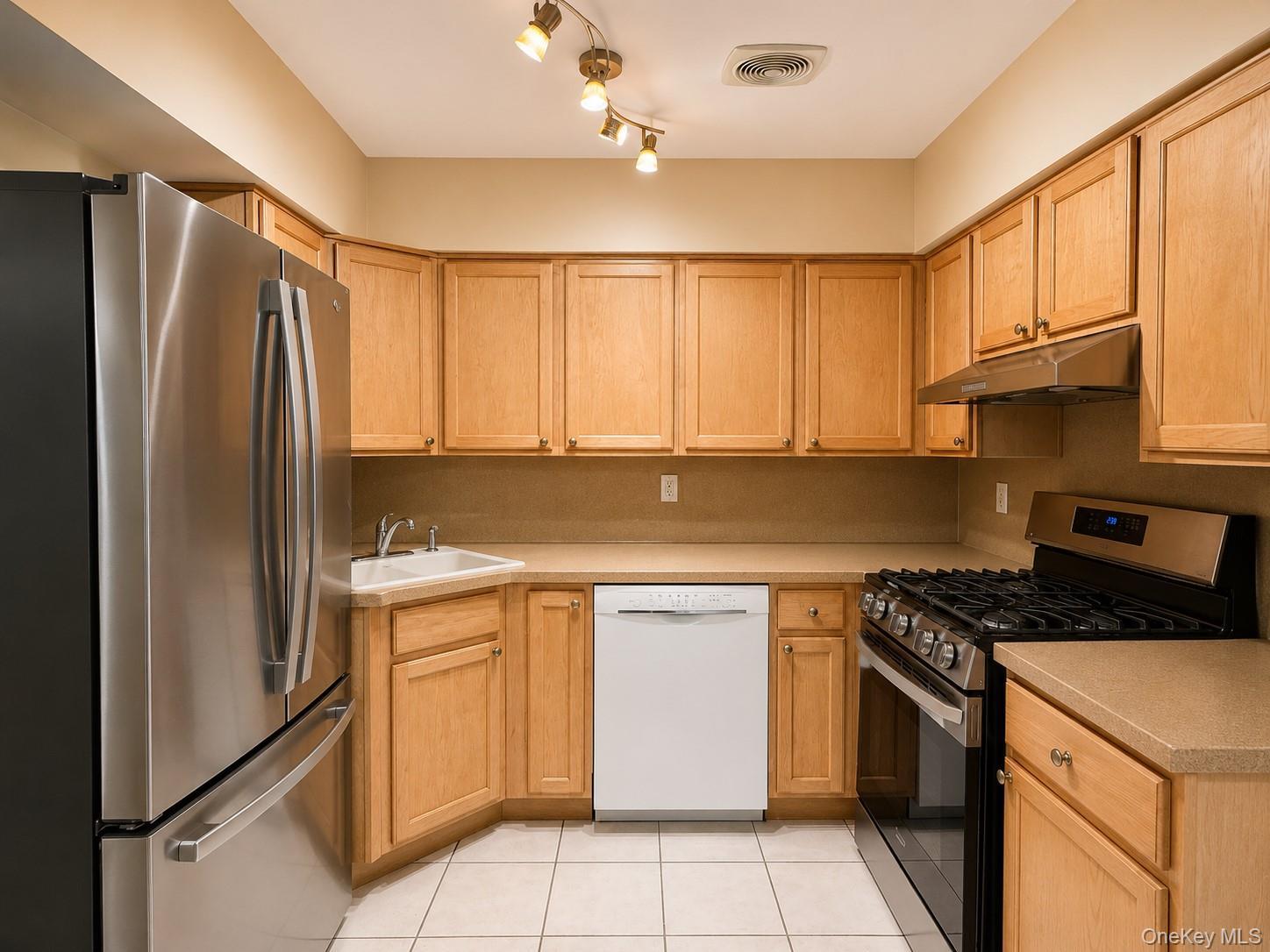 Single Family Demeyer Street Bronx, NY 10469, MLS-1055113-20