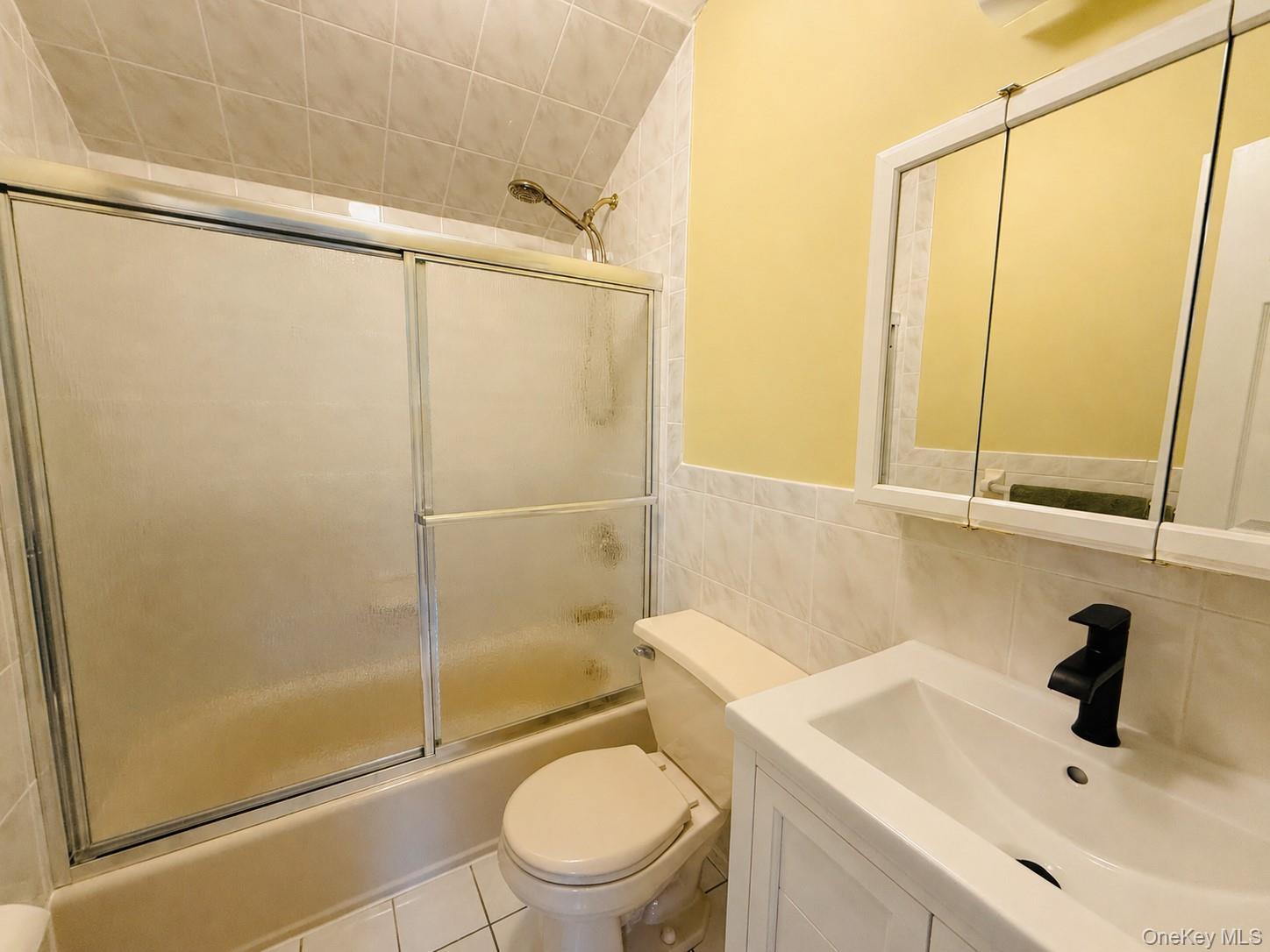 Single Family Demeyer Street Bronx, NY 10469, MLS-1055113-9