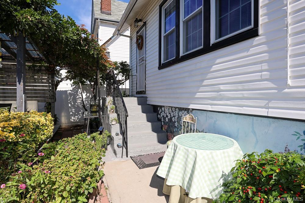 Single Family 197th Street Queens, NY 11423, MLS-1055128-35