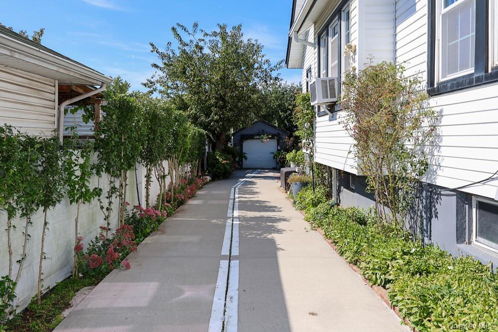 Single Family 197th Street Queens, NY 11423, MLS-1055128-45