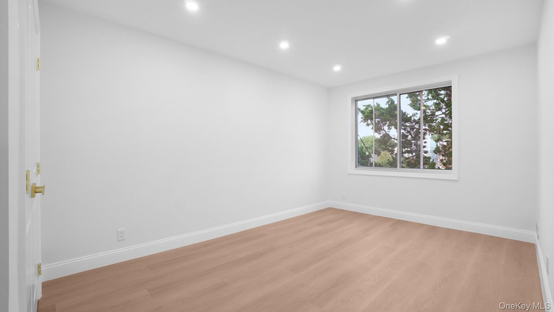 Single Family Quincy Avenue Bronx, NY 10465, MLS-1055129-13