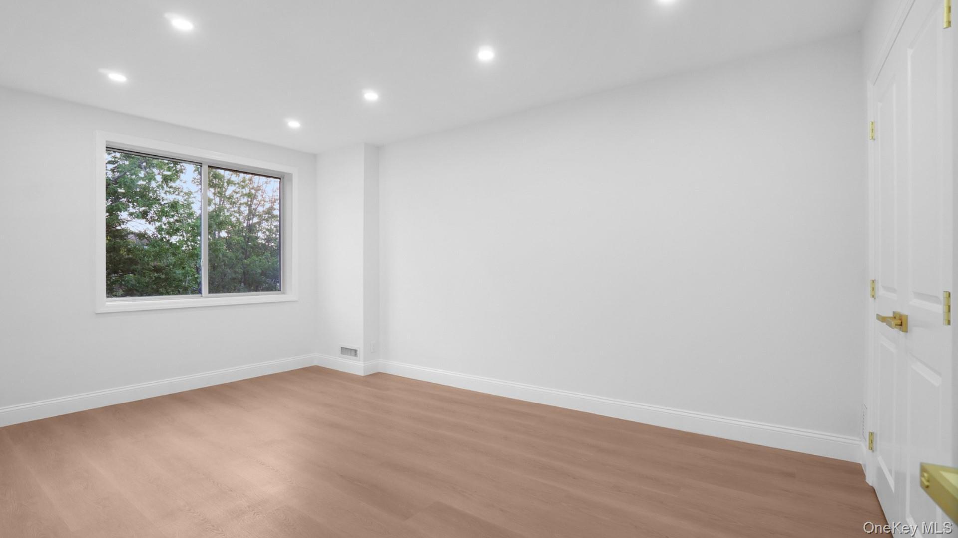 Single Family Quincy Avenue Bronx, NY 10465, MLS-1055129-14