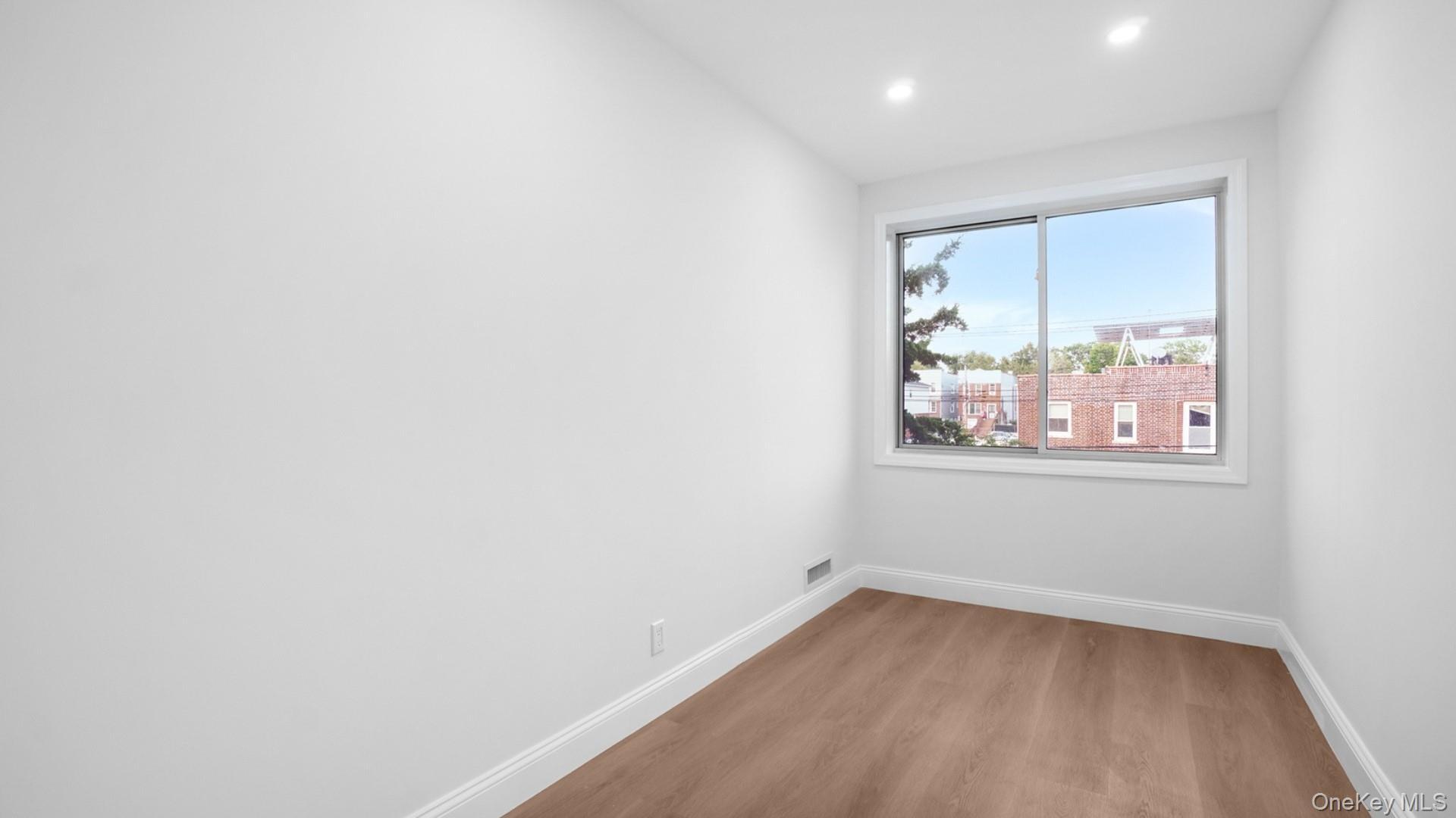 Single Family Quincy Avenue Bronx, NY 10465, MLS-1055129-15