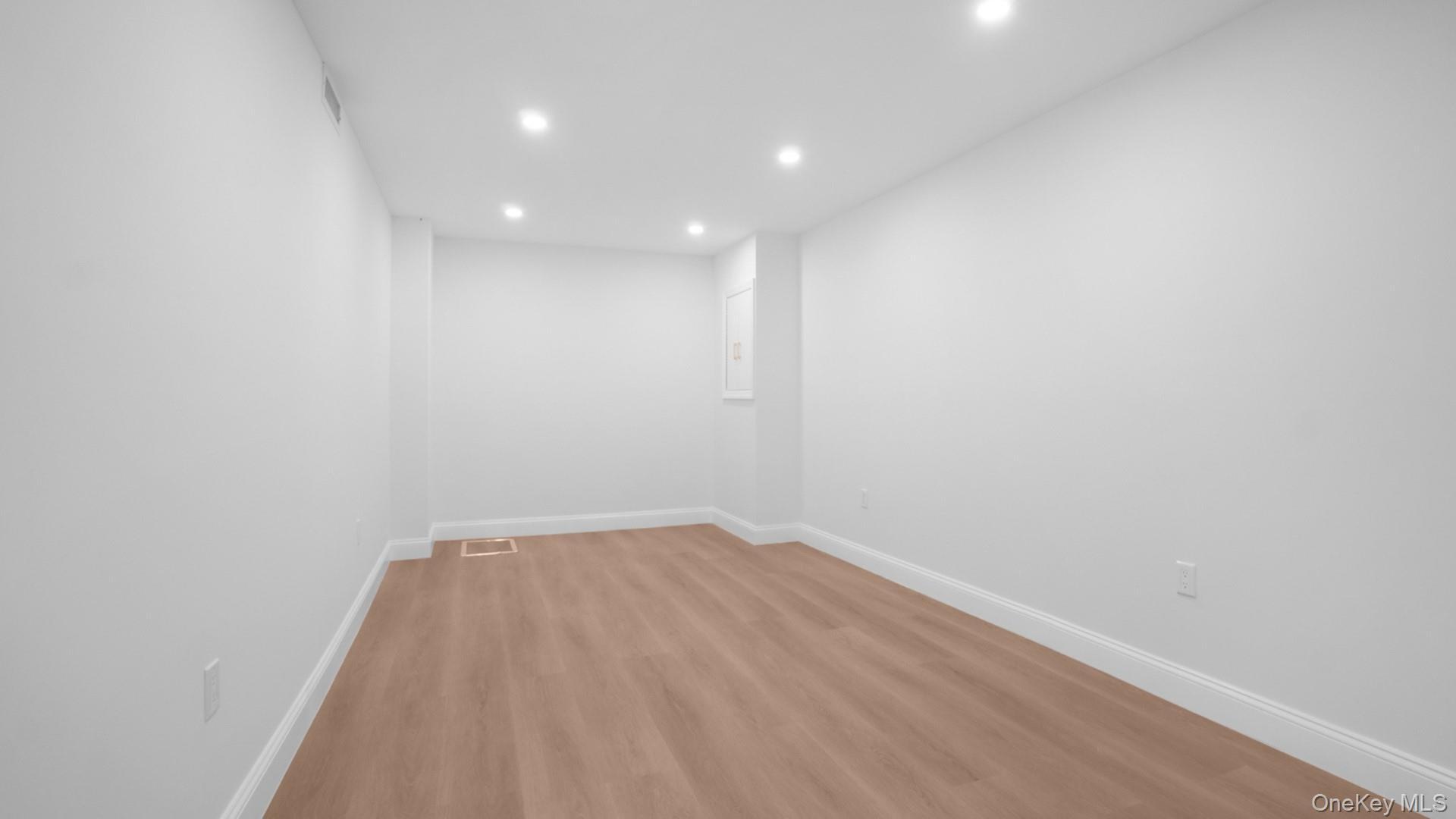 Single Family Quincy Avenue Bronx, NY 10465, MLS-1055129-16