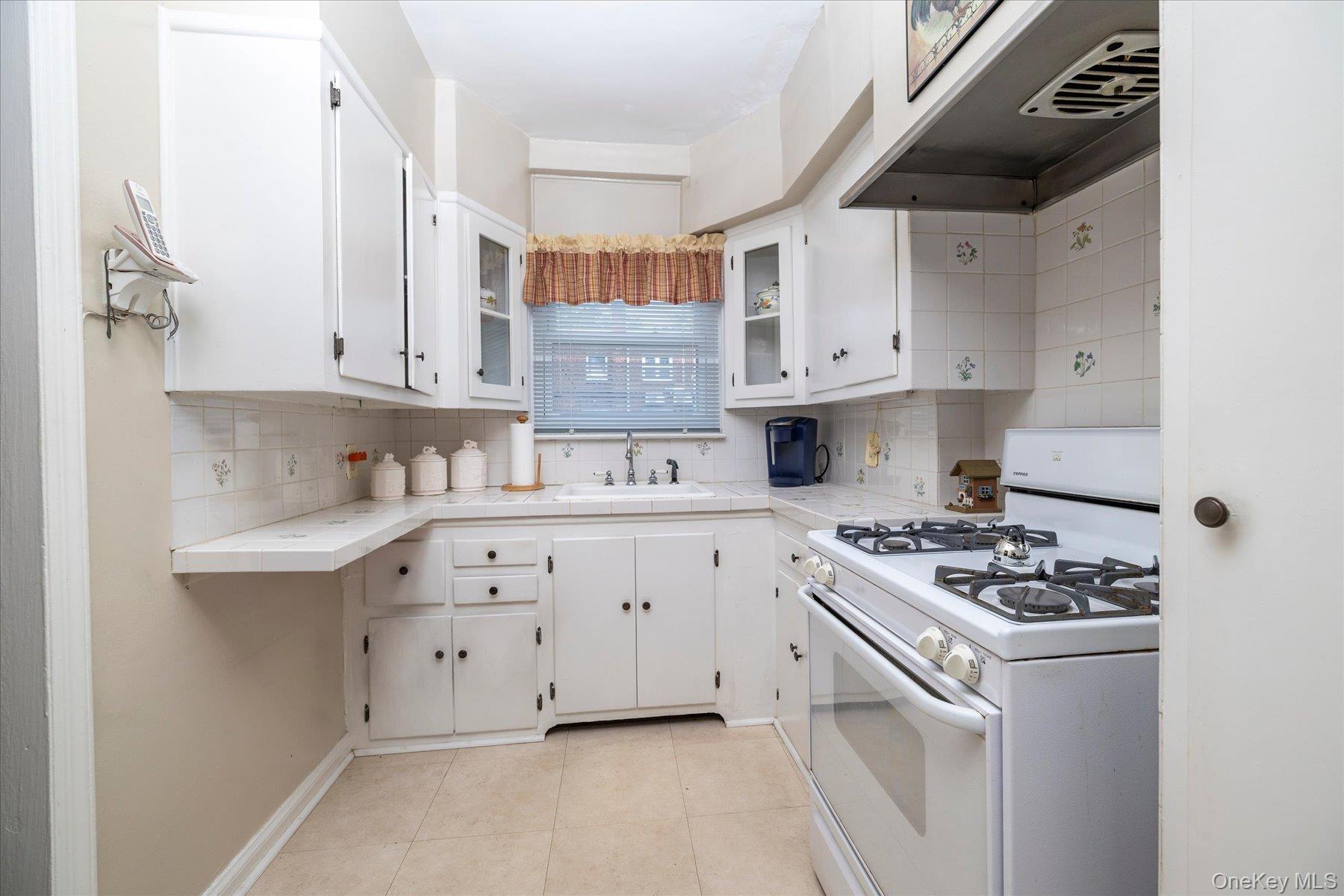 Single Family 77th Avenue  Queens, NY 11367, MLS-1055136-10