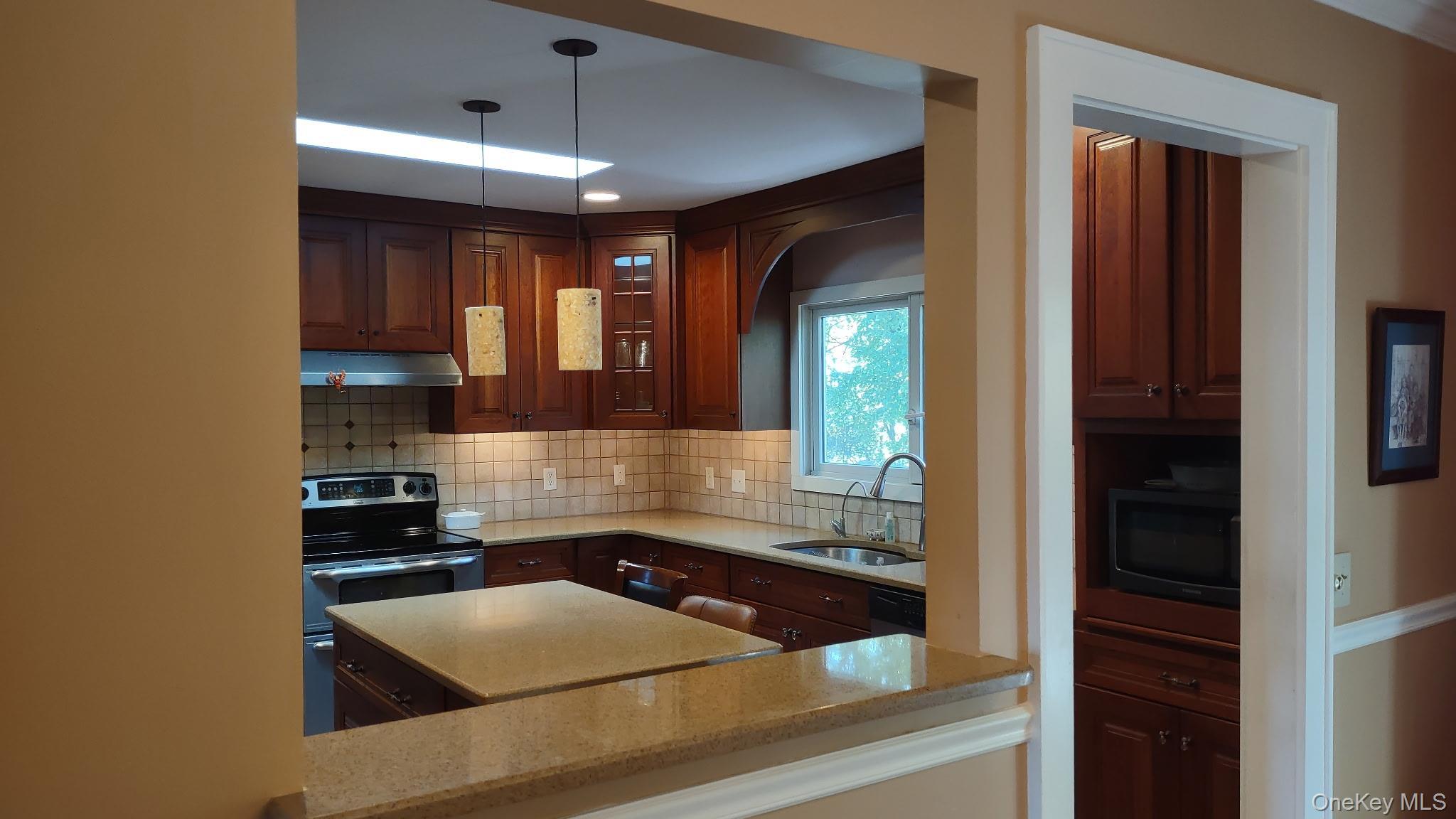 Single Family Mandalay Drive Dutchess County, NY 12603, MLS-1055186-12