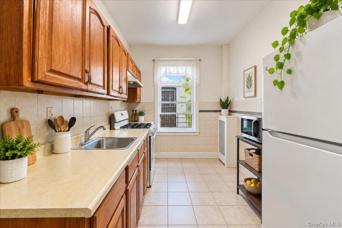 Single Family Bronx River Avenue Bronx, NY 10472, MLS-1055189-8