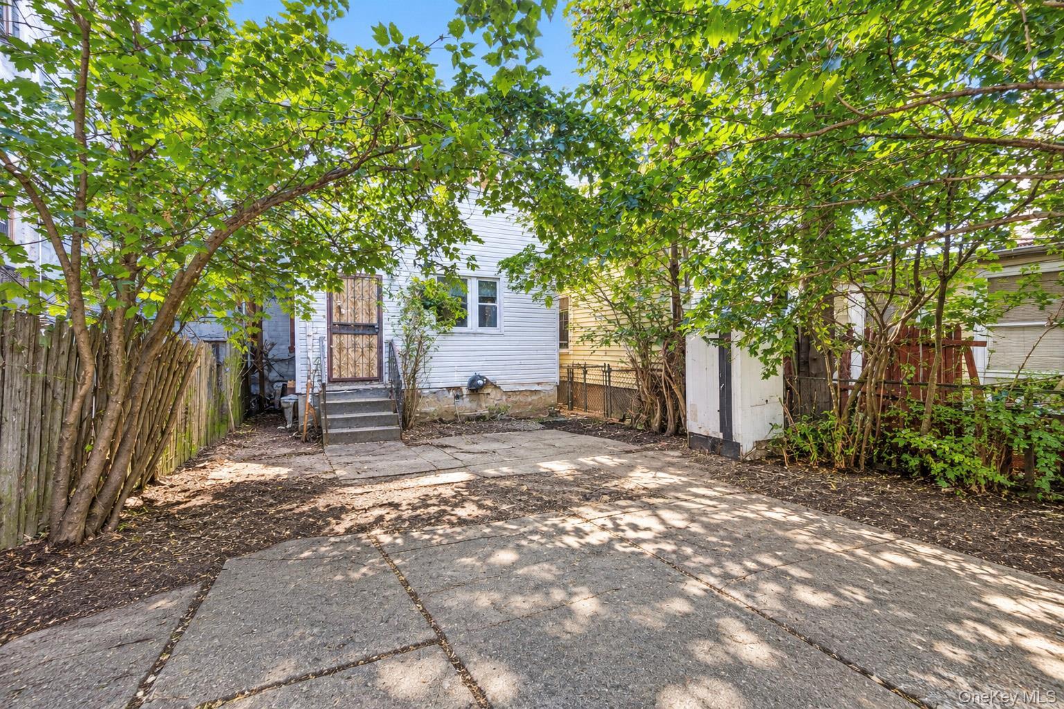 Single Family Mapes Avenue  Bronx, NY 10460, MLS-1055212-7