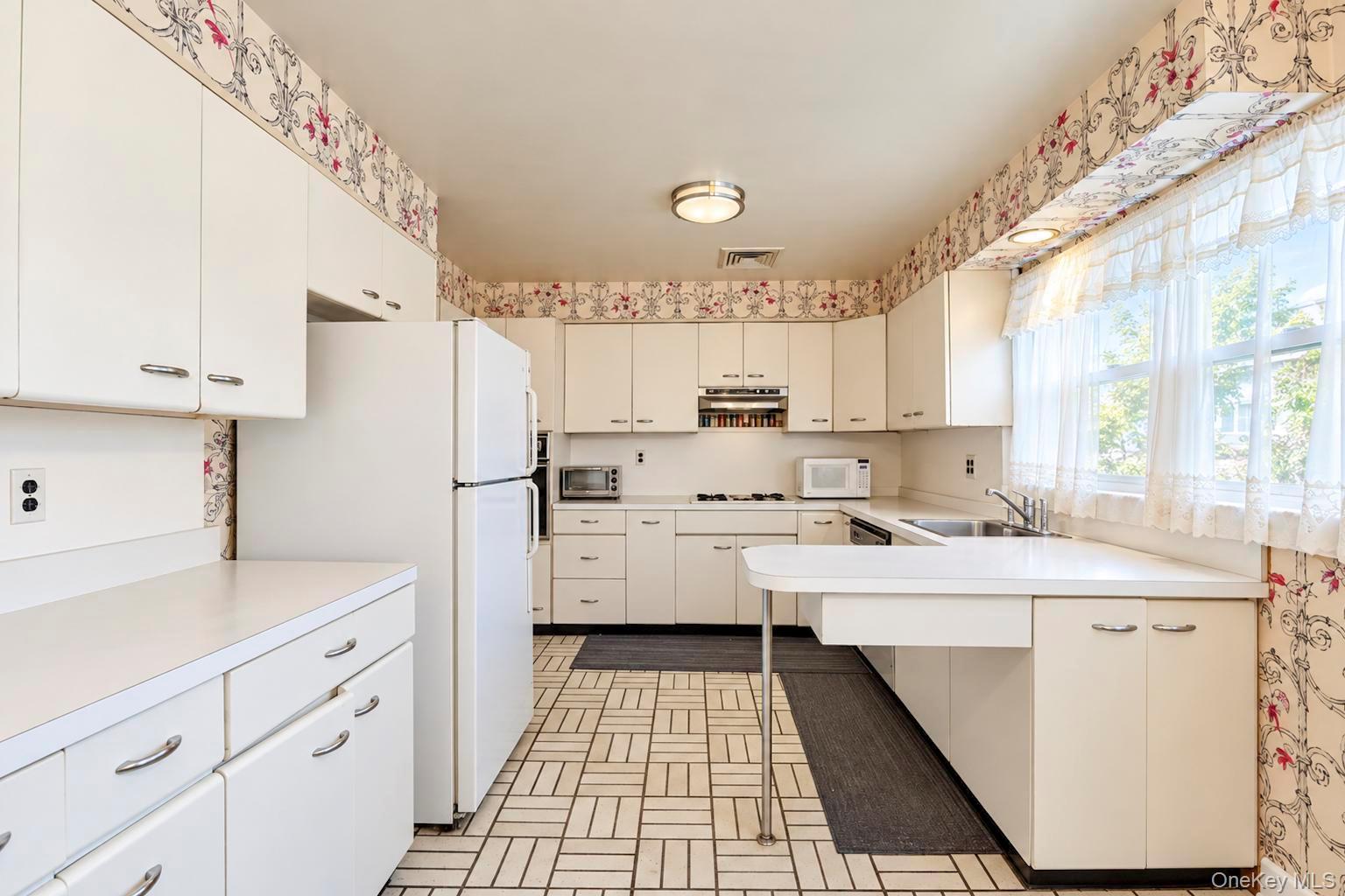 Single Family E Shore Road  Nassau County, NY 11024, MLS-1055240-11
