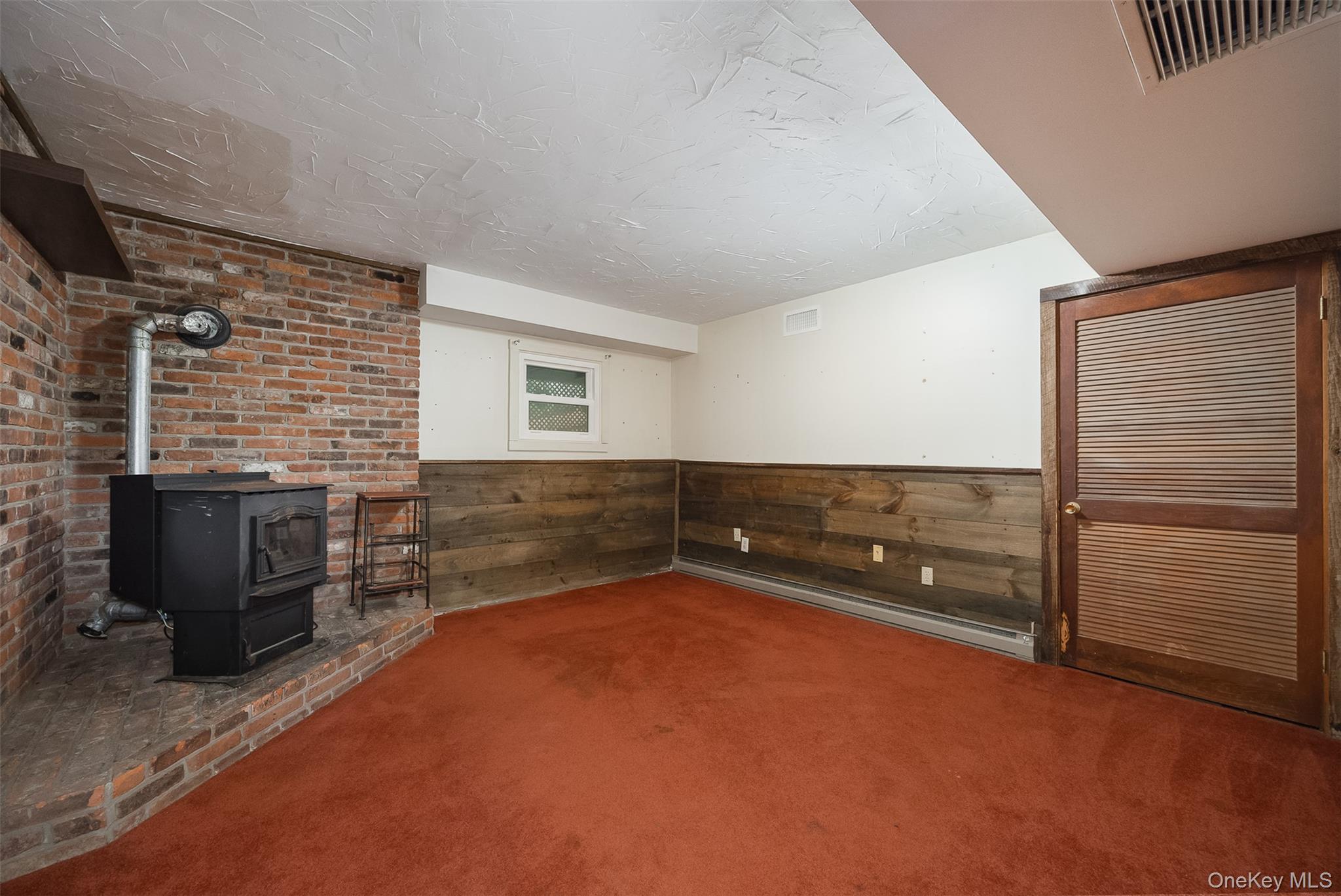 Single Family Boxwood Court Dutchess County, NY 12601, MLS-1055305-21