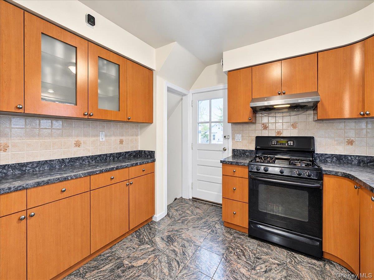 Single Family 181st Street  Queens, NY 11366, MLS-1055421-17