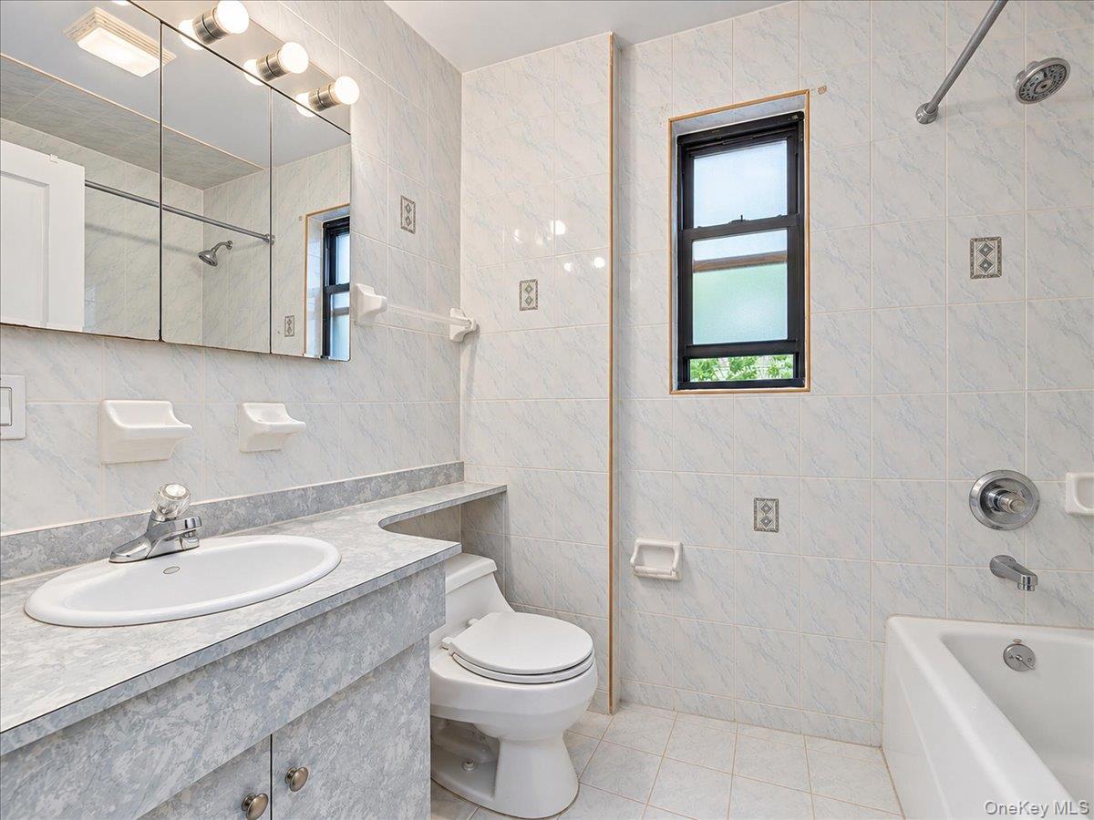 Single Family 181st Street  Queens, NY 11366, MLS-1055421-22