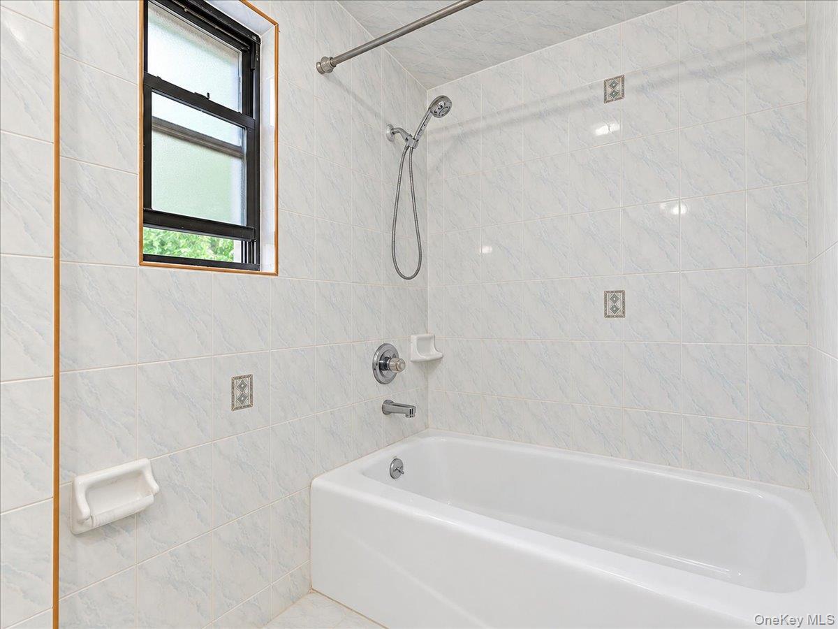 Single Family 181st Street  Queens, NY 11366, MLS-1055421-23