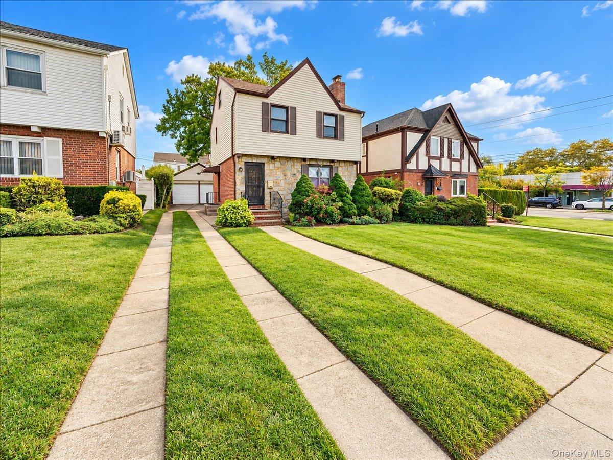 Single Family 181st Street  Queens, NY 11366, MLS-1055421-3