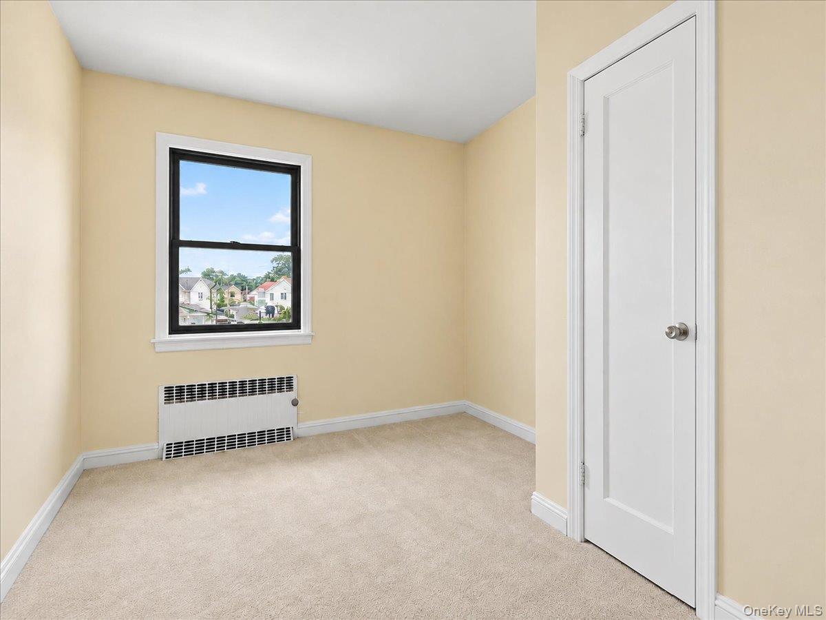 Single Family 181st Street  Queens, NY 11366, MLS-1055421-30