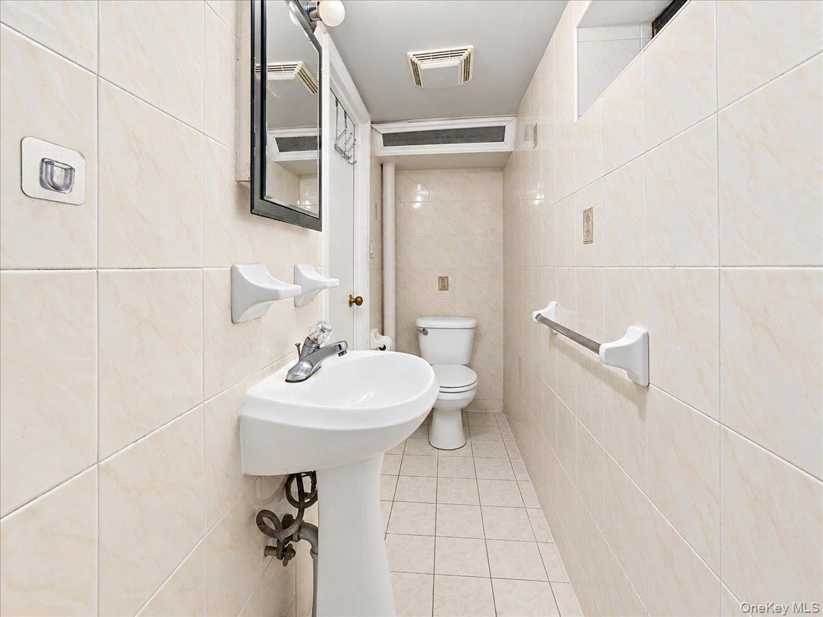 Single Family 181st Street  Queens, NY 11366, MLS-1055421-35