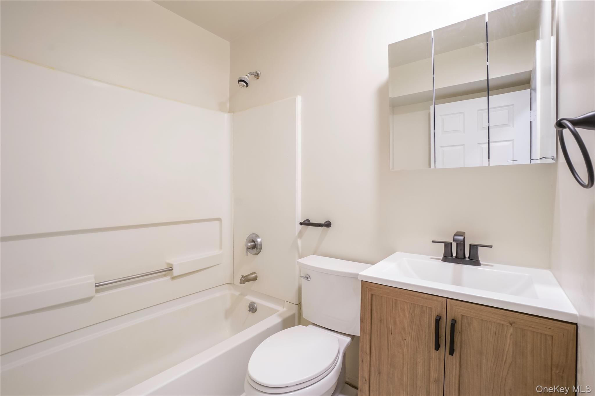 Single Family Oak Terrace Bronx, NY 10454, MLS-1055541-16