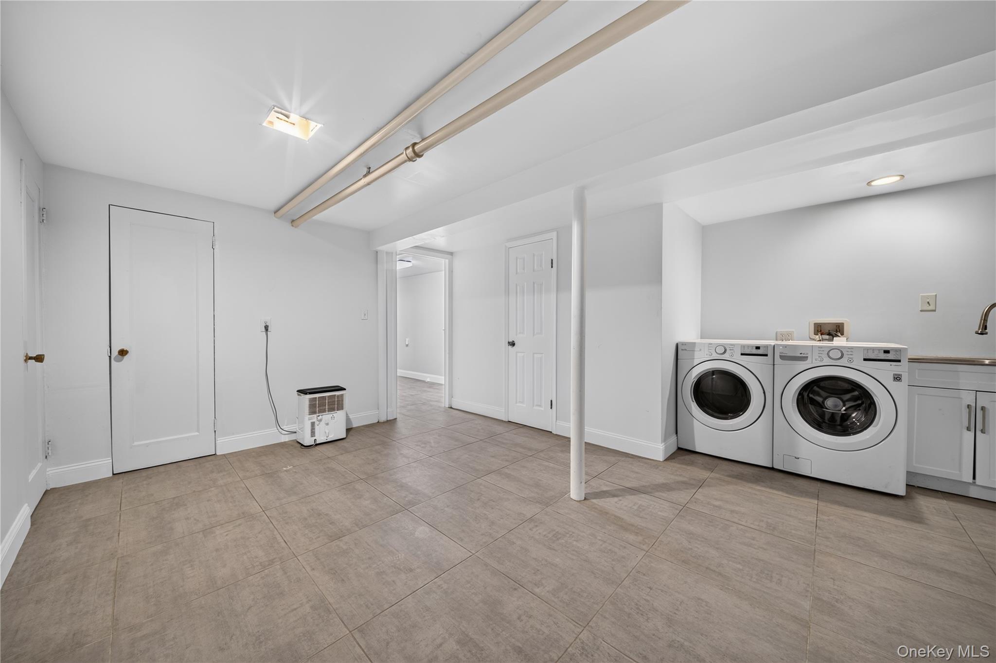 Single Family 24th Avenue Queens, NY 11357, MLS-1055625-10