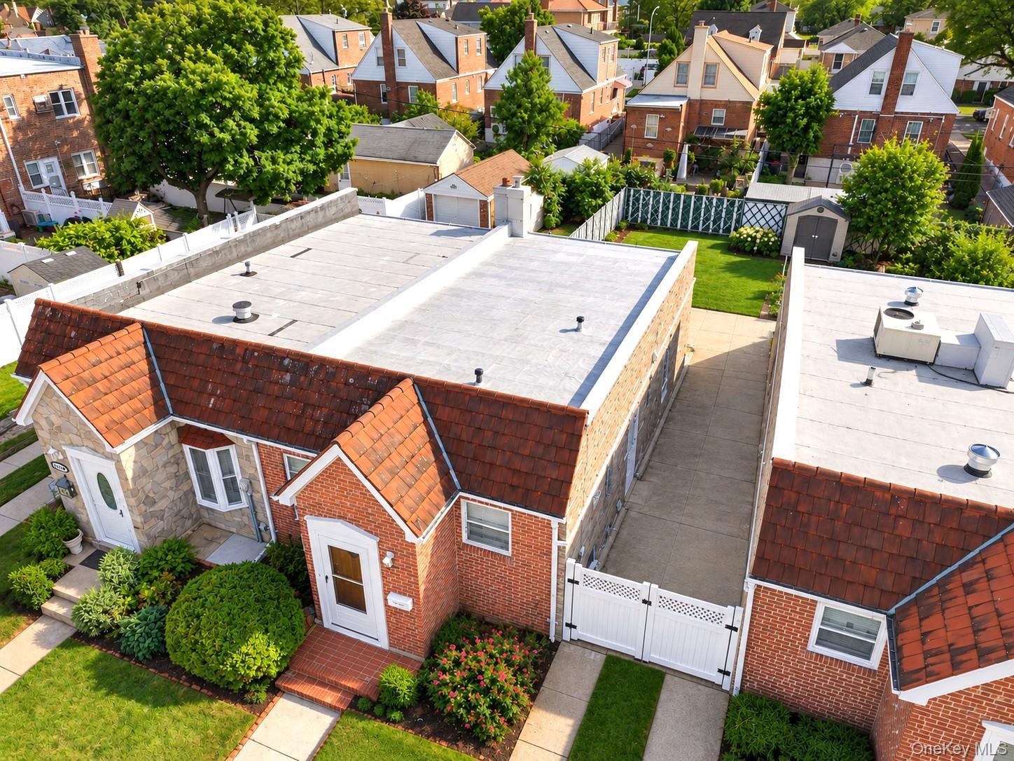 Single Family 24th Avenue Queens, NY 11357, MLS-1055625-16