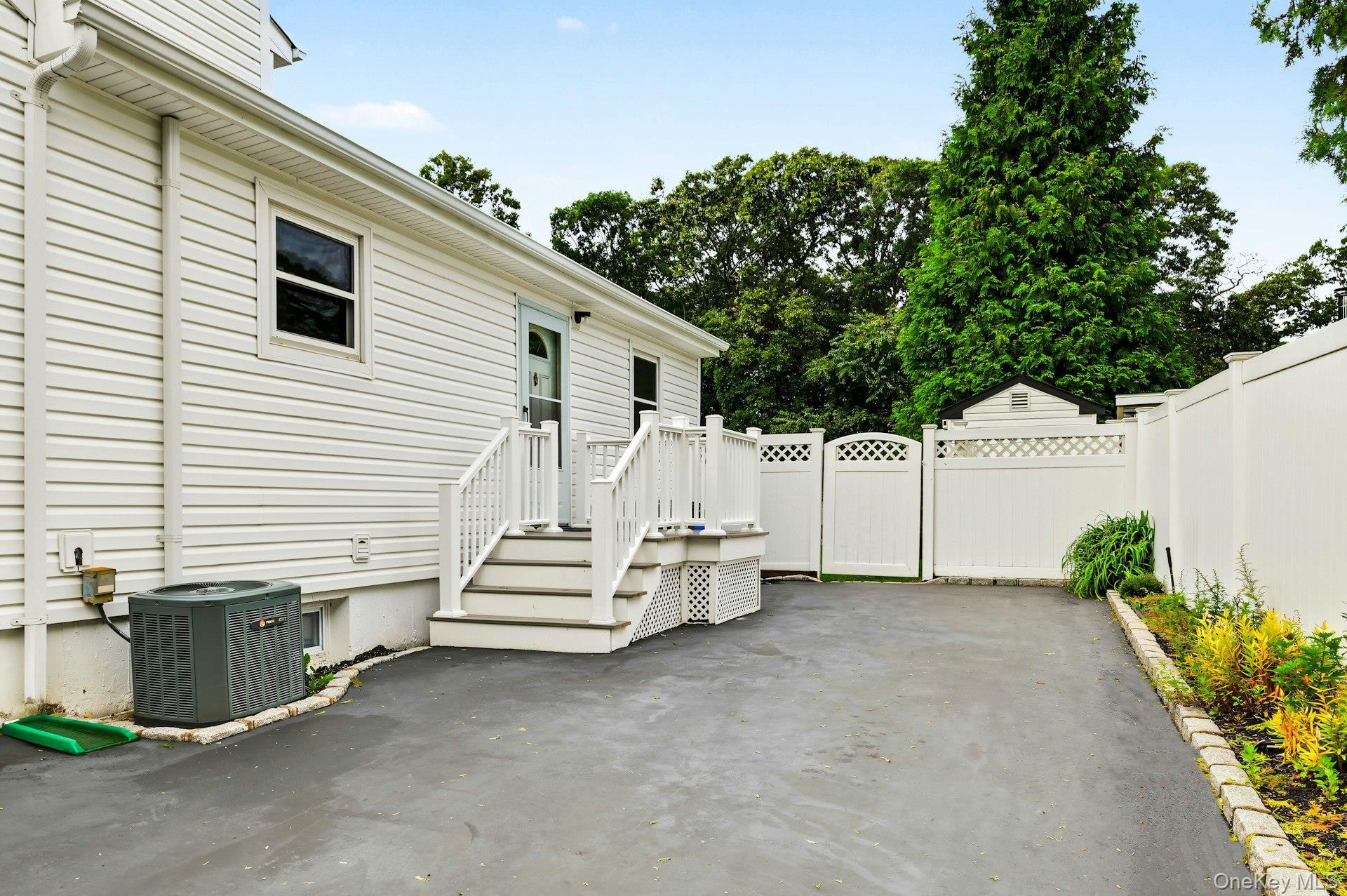 Single Family Layton Lane  Suffolk County, NY 11720, MLS-1055661-4