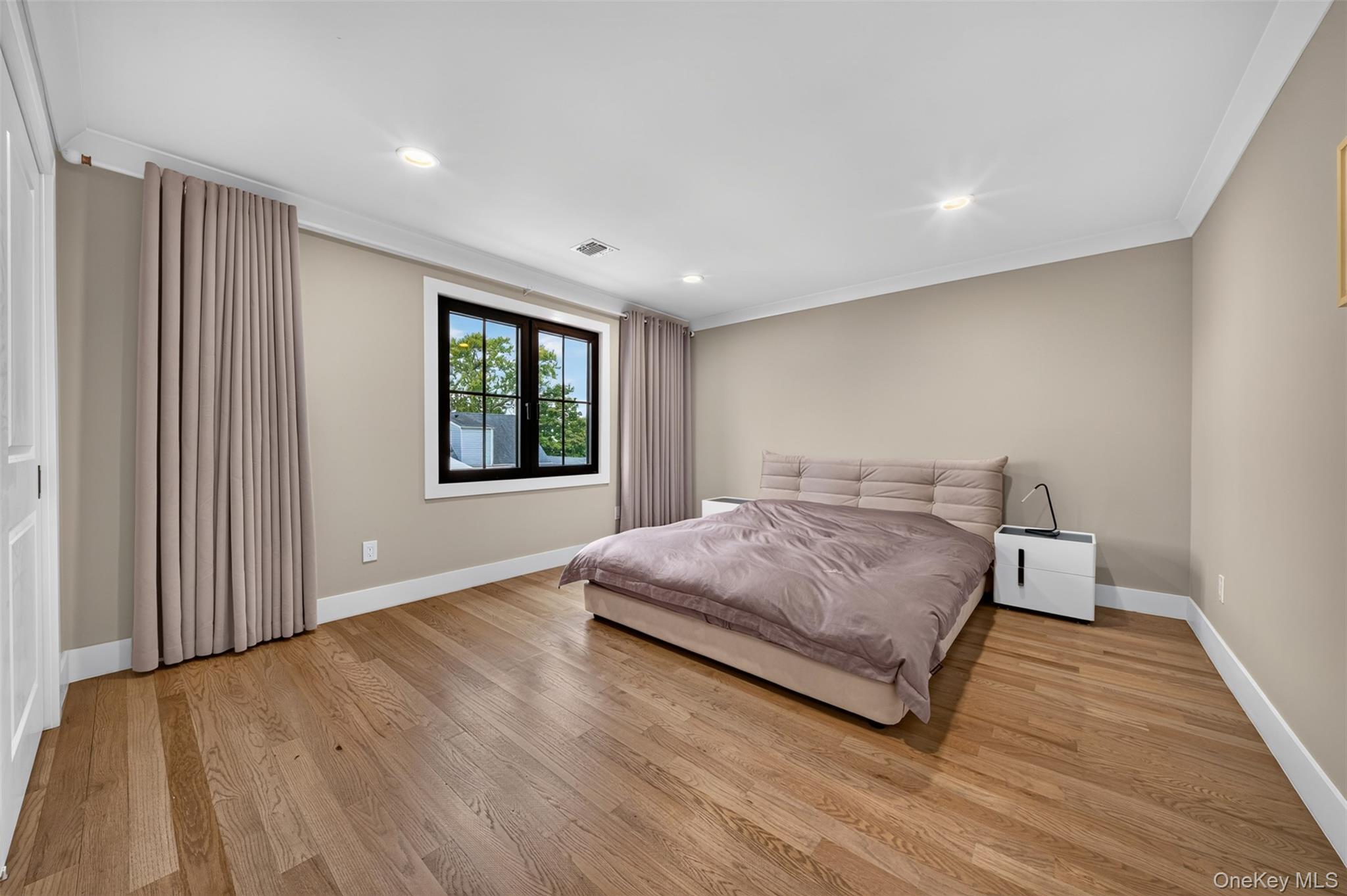 Single Family Pecan Street Suffolk County, NY 11757, MLS-1055865-26