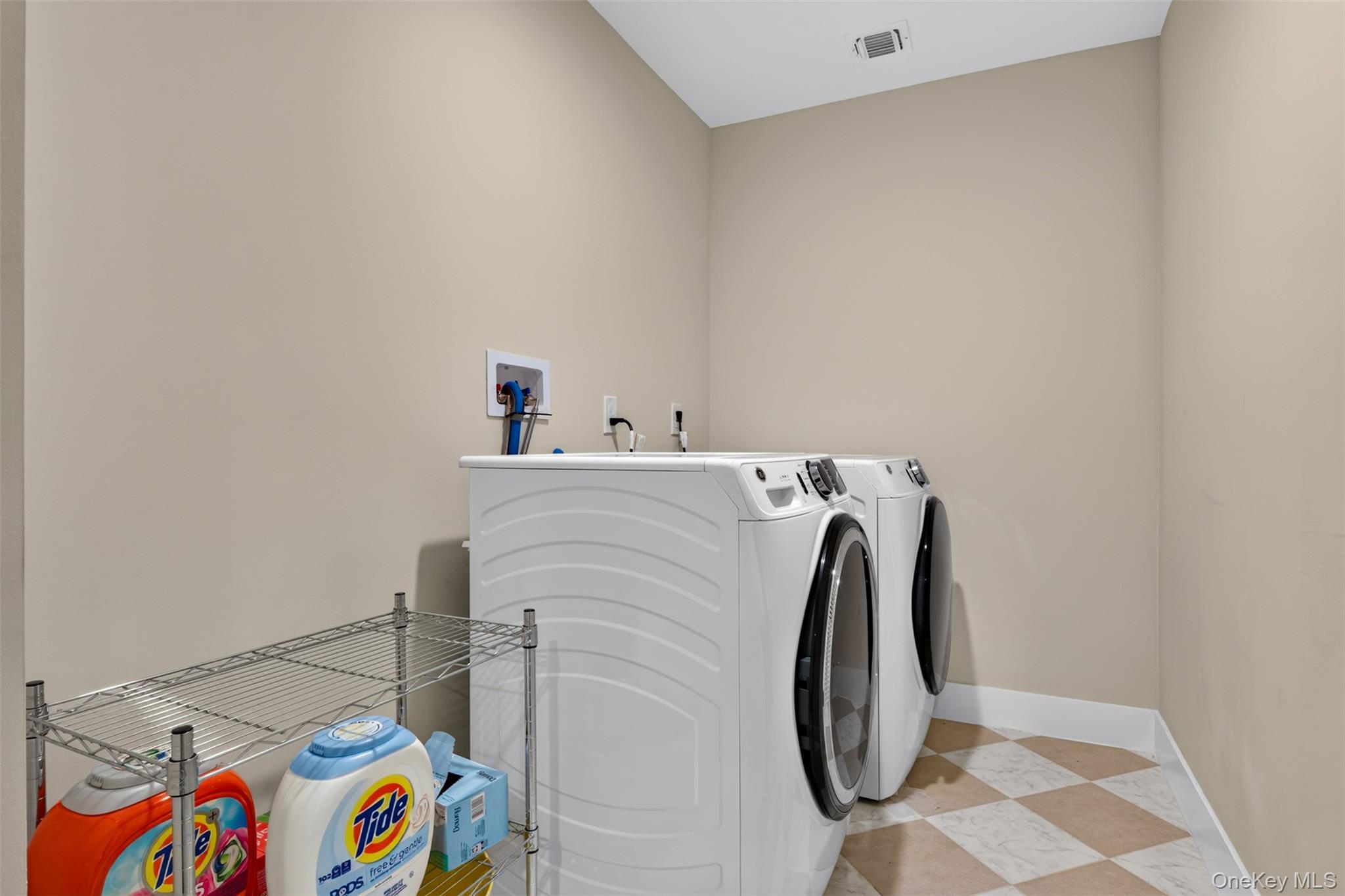Single Family Pecan Street Suffolk County, NY 11757, MLS-1055865-30