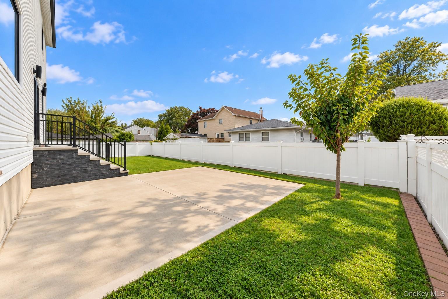 Single Family Pecan Street Suffolk County, NY 11757, MLS-1055865-33