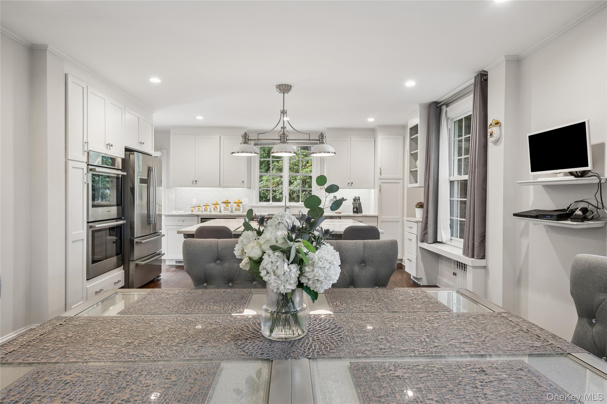 Single Family Douglas Place Westchester County, NY 10552, MLS-1055878-15