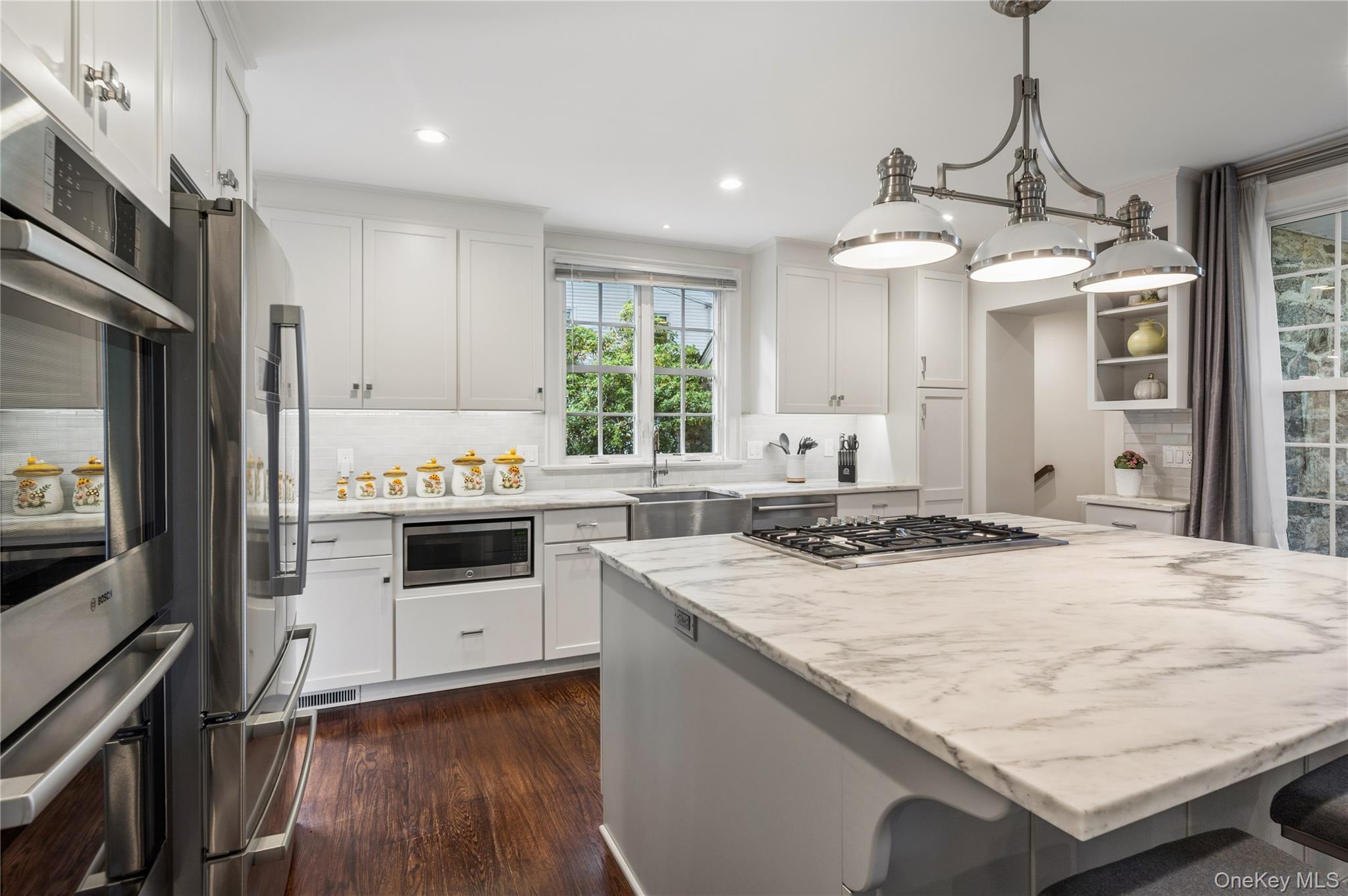 Single Family Douglas Place Westchester County, NY 10552, MLS-1055878-16