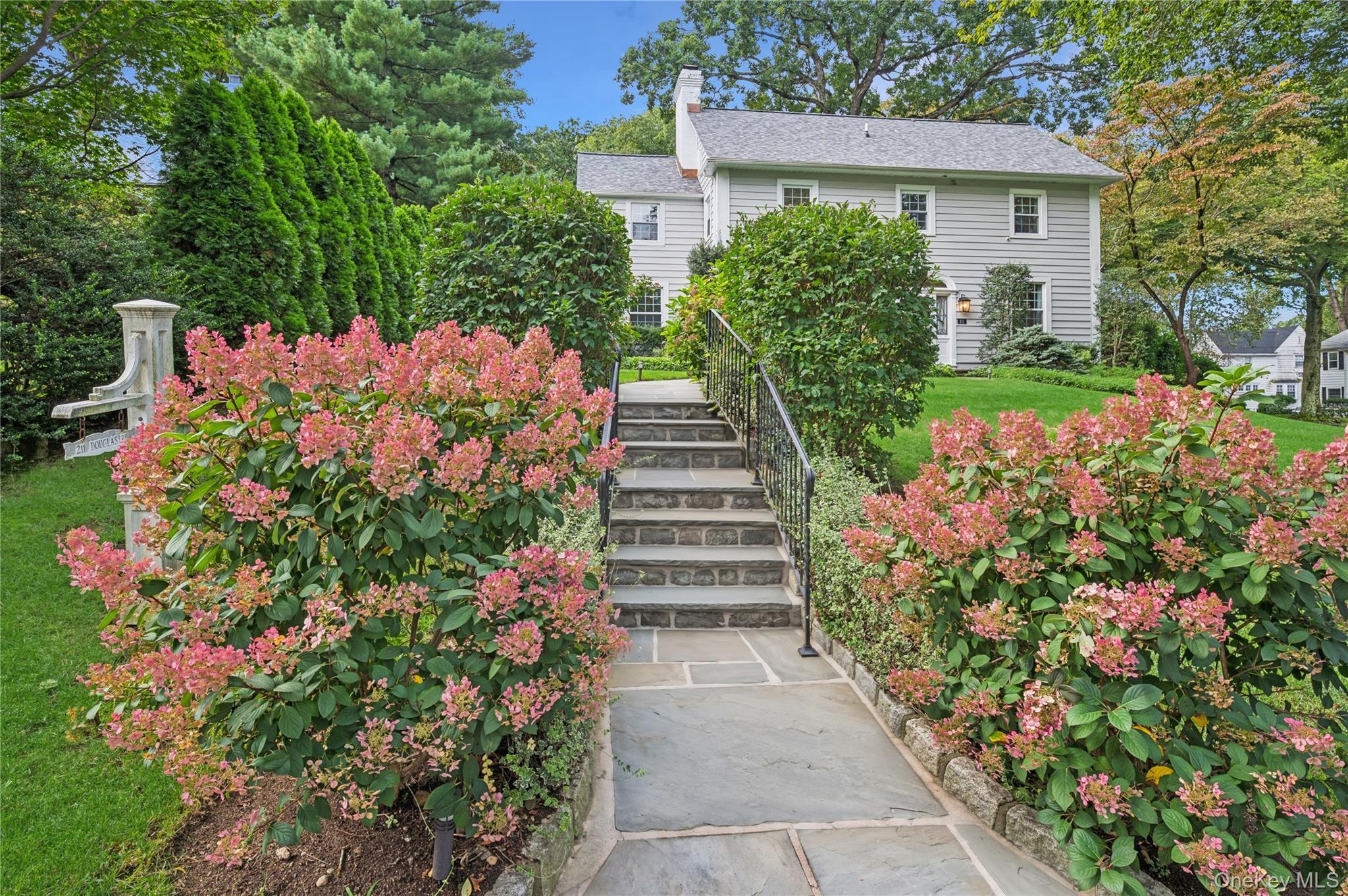 Single Family Douglas Place Westchester County, NY 10552, MLS-1055878-2