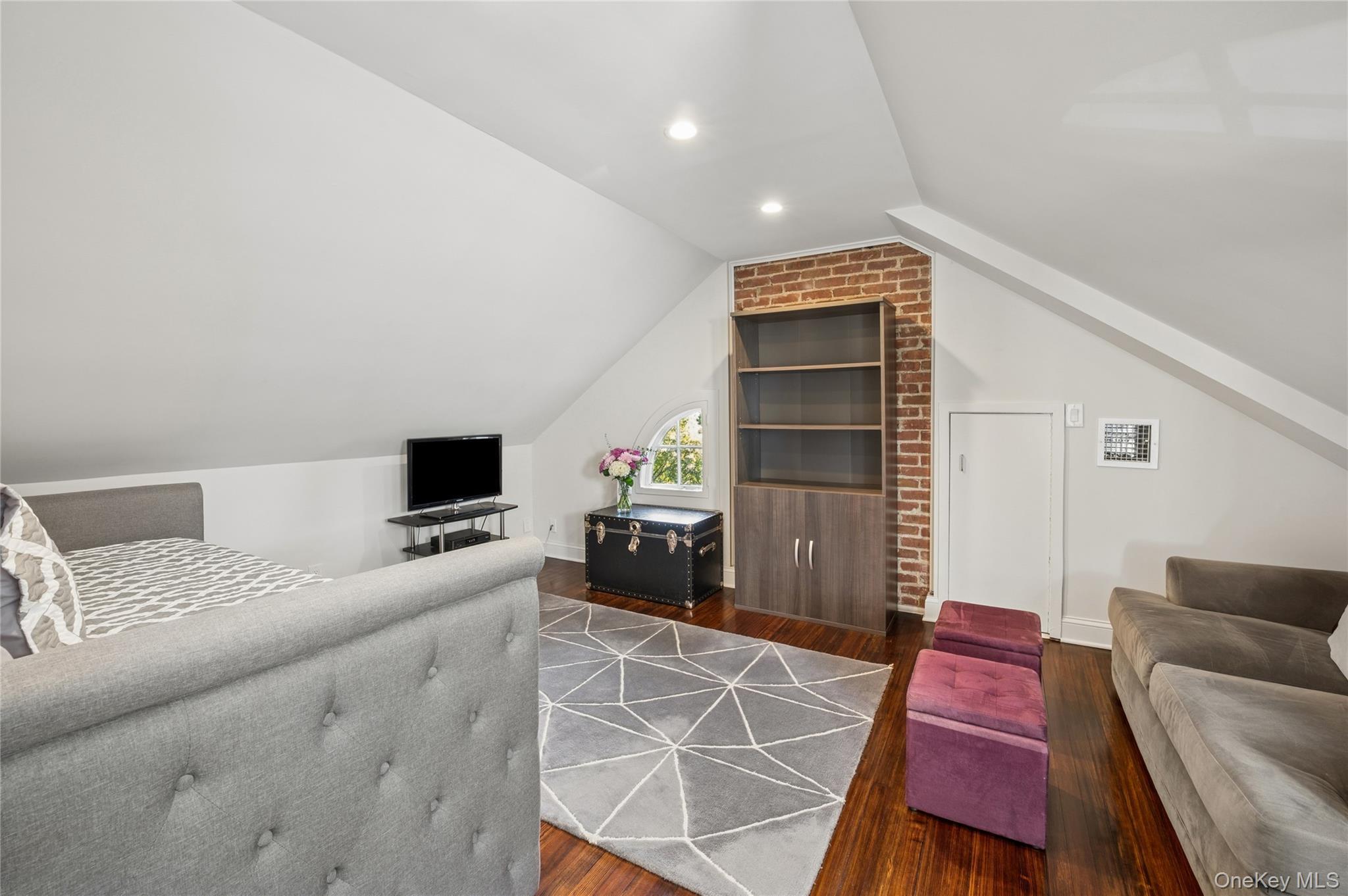 Single Family Douglas Place Westchester County, NY 10552, MLS-1055878-38