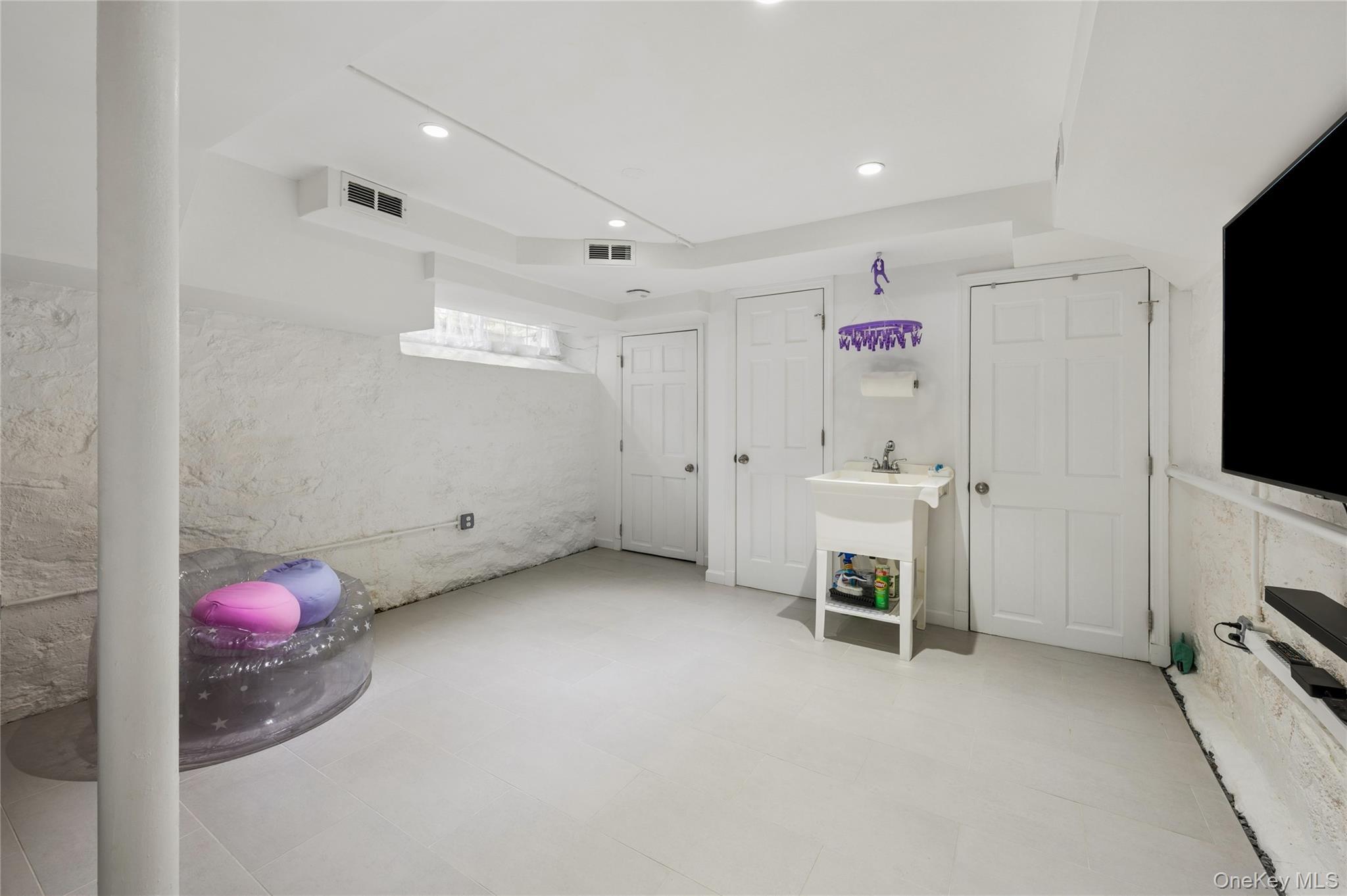 Single Family Douglas Place Westchester County, NY 10552, MLS-1055878-41