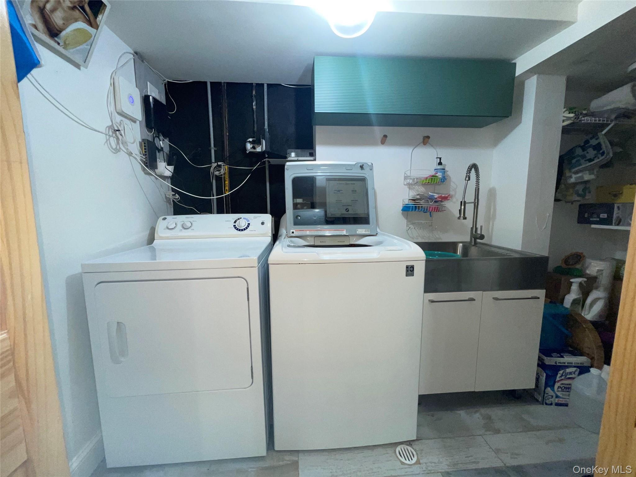 Single Family 250th Street  Queens, NY 11426, MLS-1055892-30