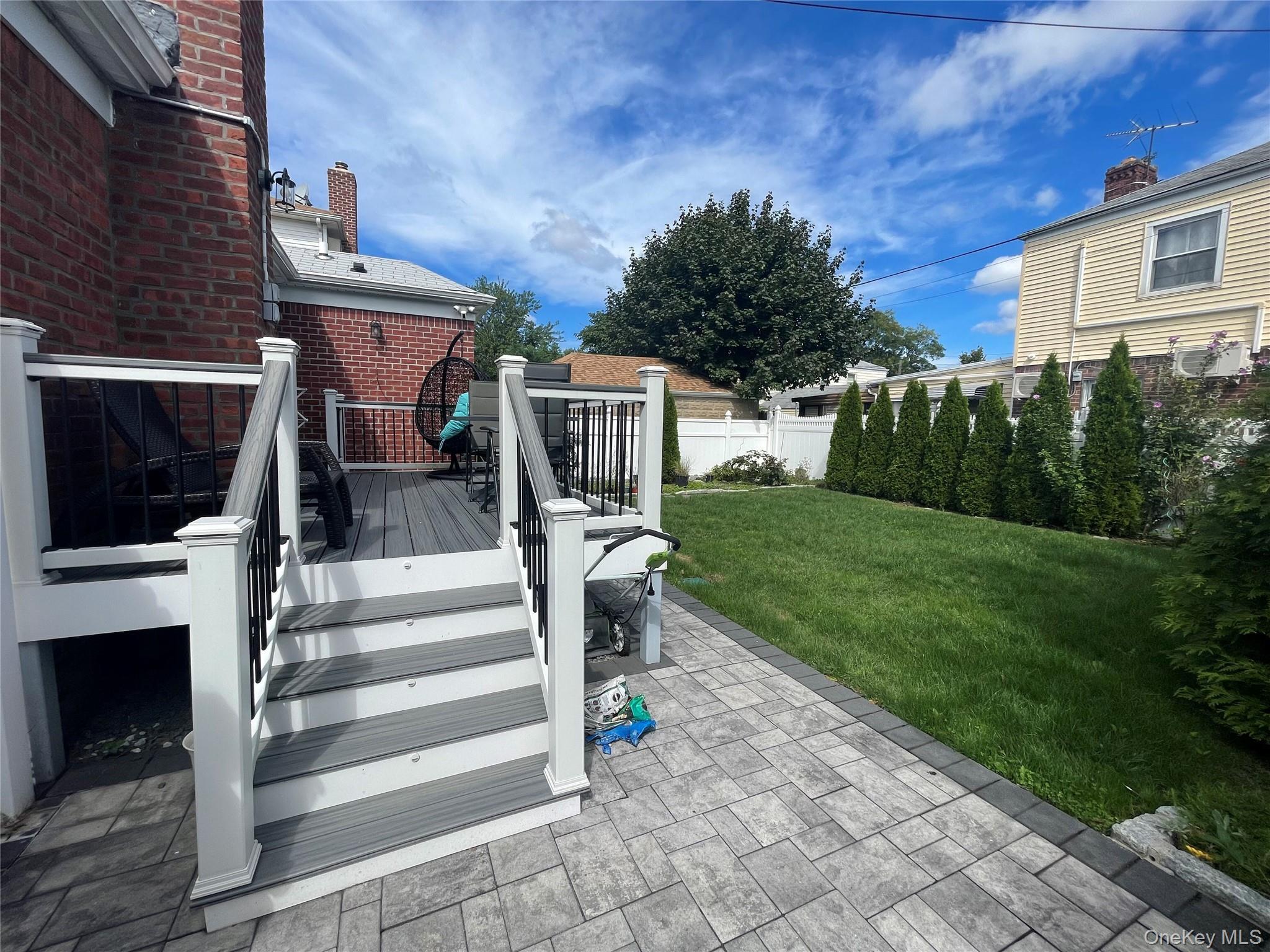 Single Family 250th Street  Queens, NY 11426, MLS-1055892-34