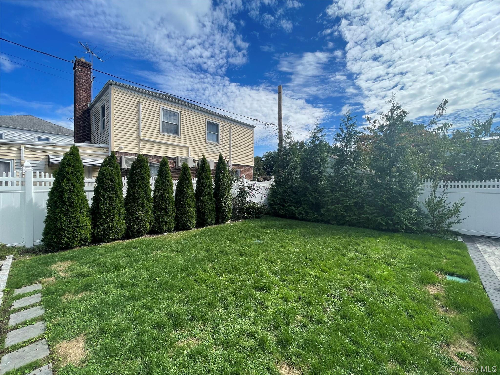 Single Family 250th Street  Queens, NY 11426, MLS-1055892-36