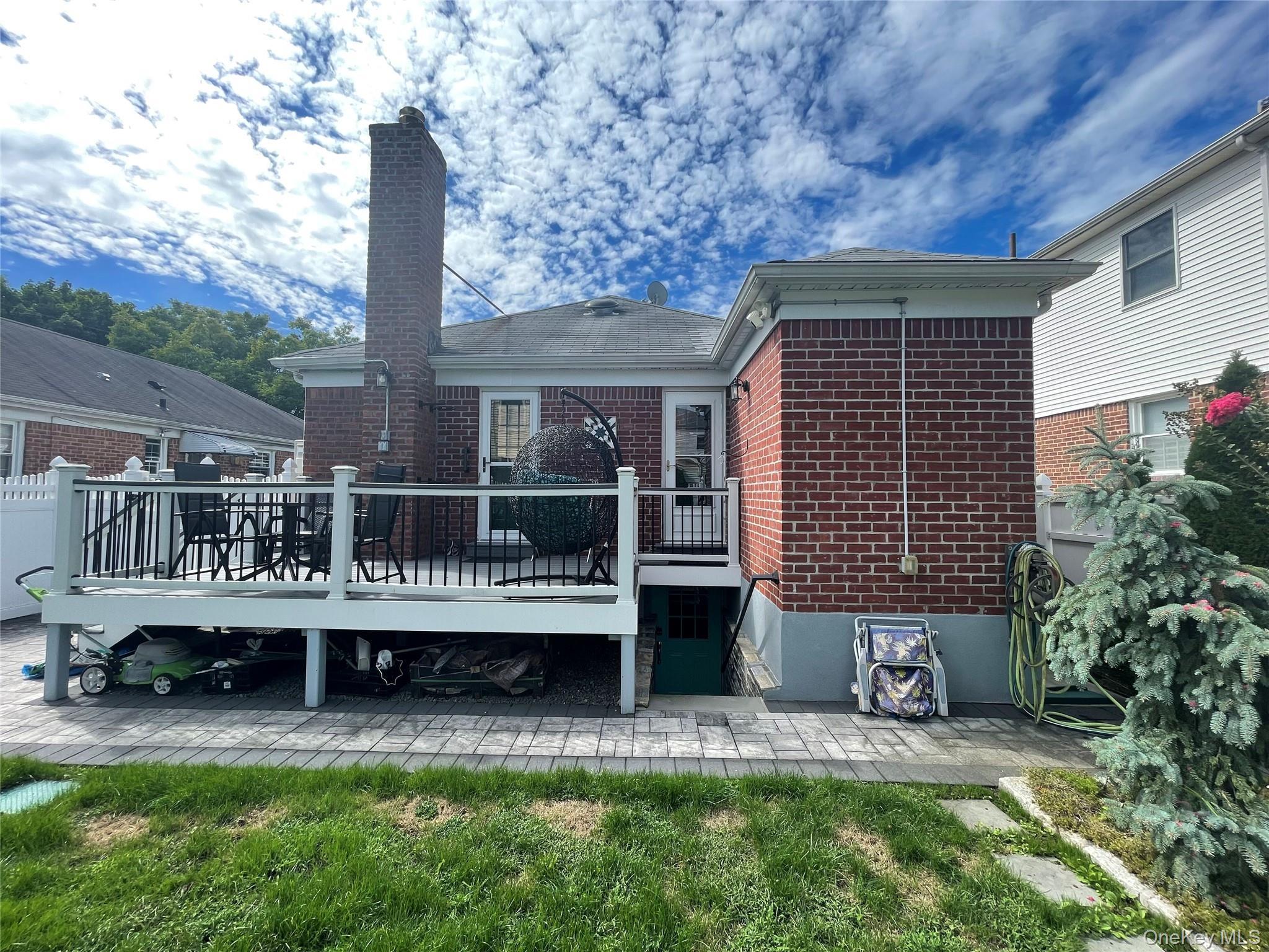 Single Family 250th Street  Queens, NY 11426, MLS-1055892-38