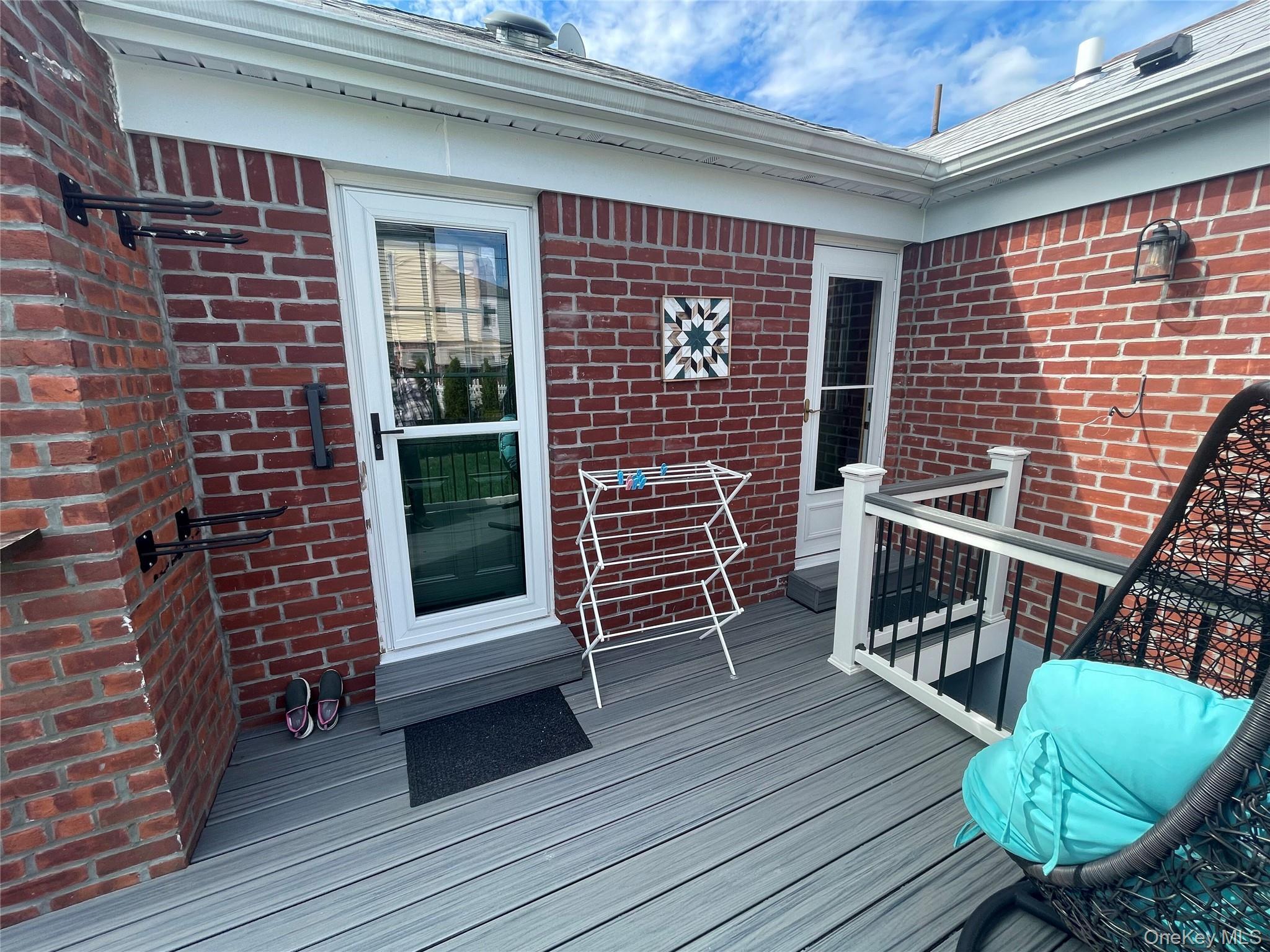 Single Family 250th Street  Queens, NY 11426, MLS-1055892-39