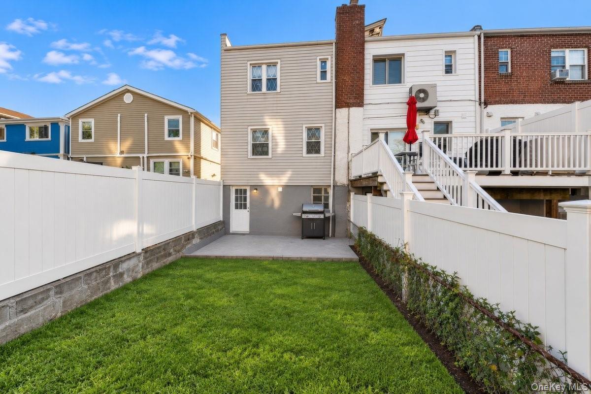Single Family Swinton Avenue Bronx, NY 10465, MLS-1055901-15