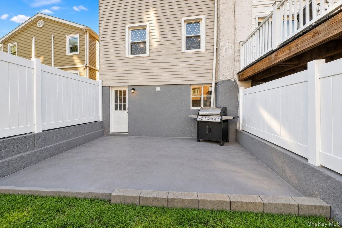 Single Family Swinton Avenue  Bronx, NY 10465, MLS-1055901-16