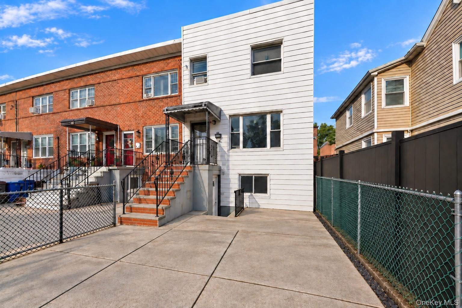 Single Family Swinton Avenue Bronx, NY 10465, MLS-1055901-2