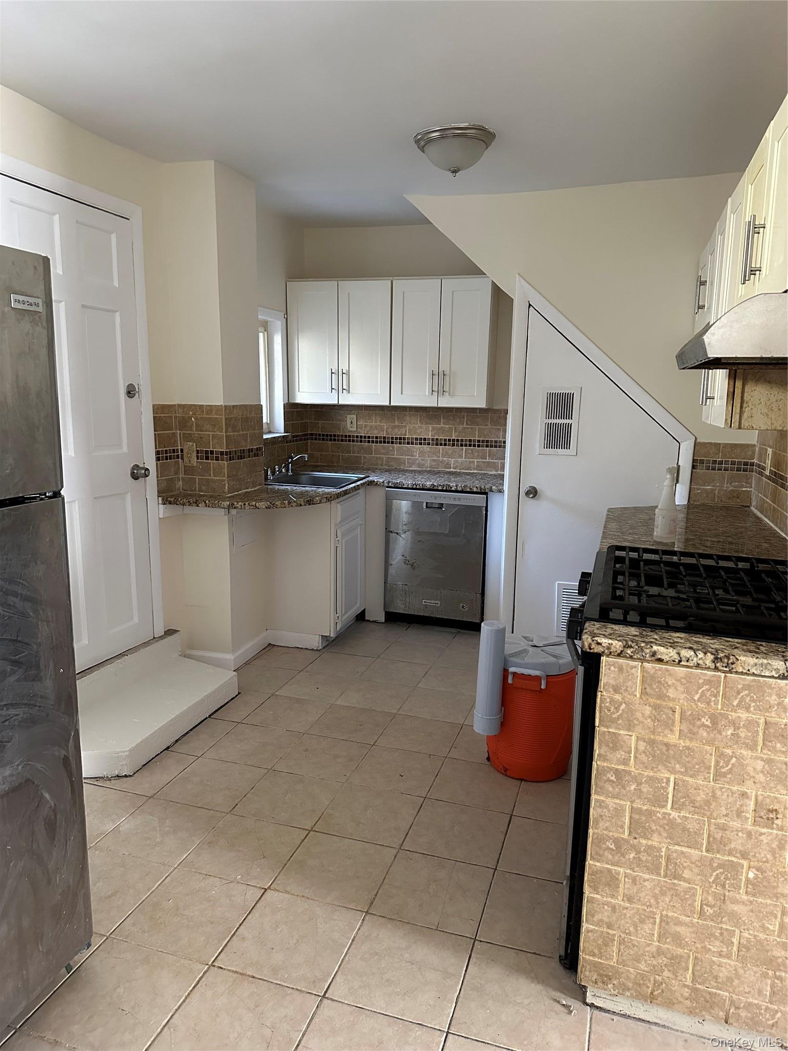 Single Family Snowden Avenue  Westchester County, NY 10562, MLS-1055905-19