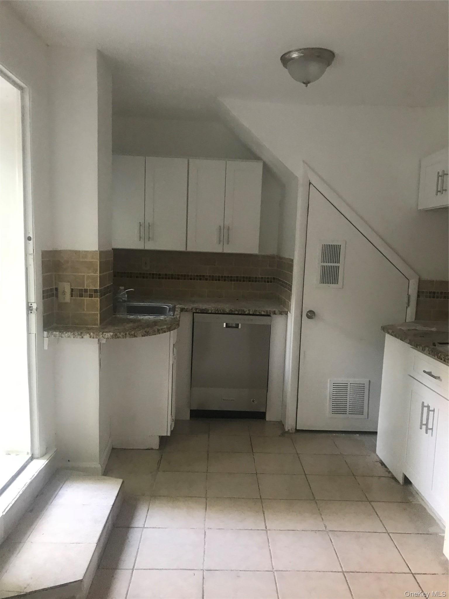 Single Family Snowden Avenue  Westchester County, NY 10562, MLS-1055905-5